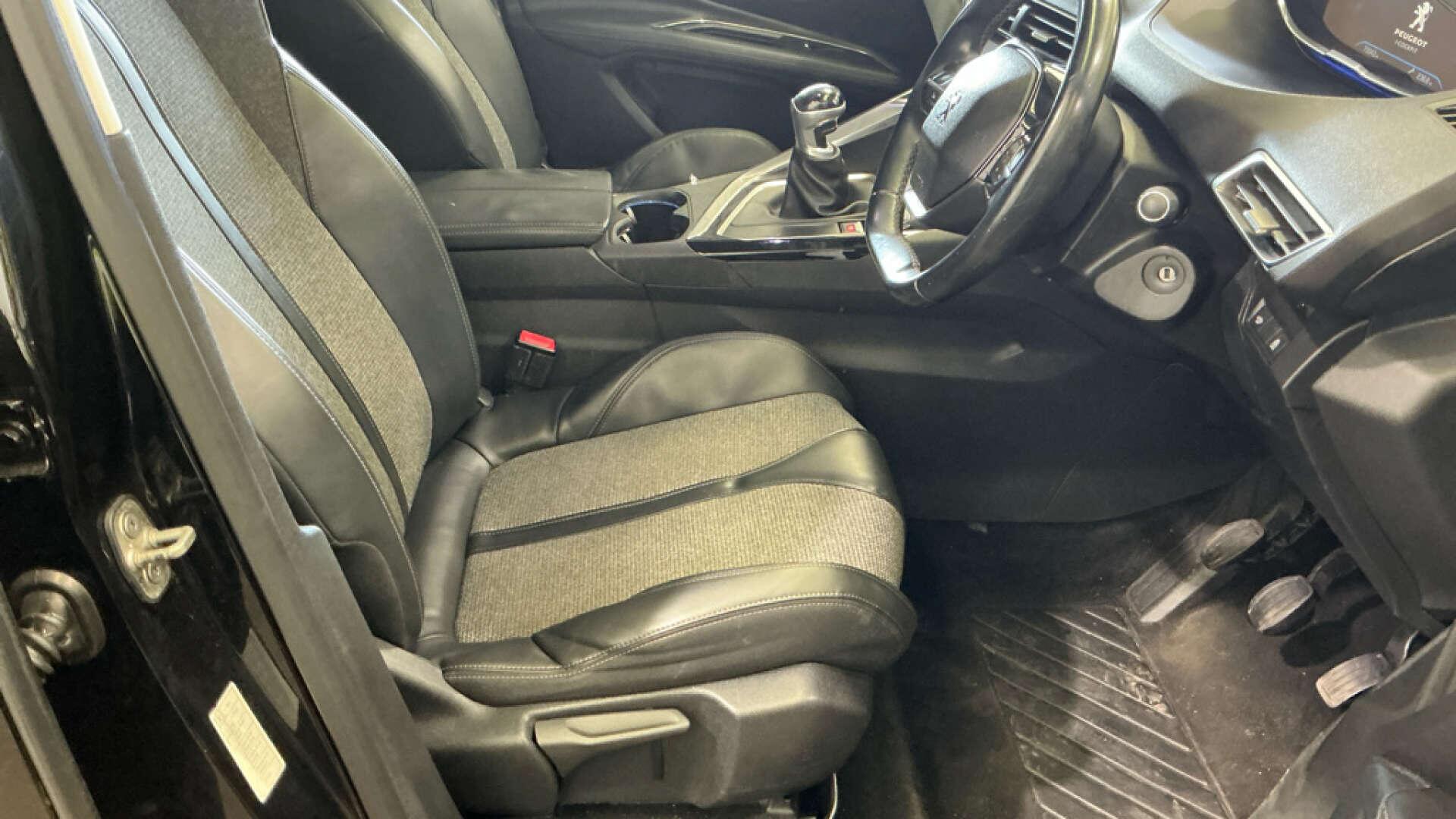 Peugeot 3008 view 12