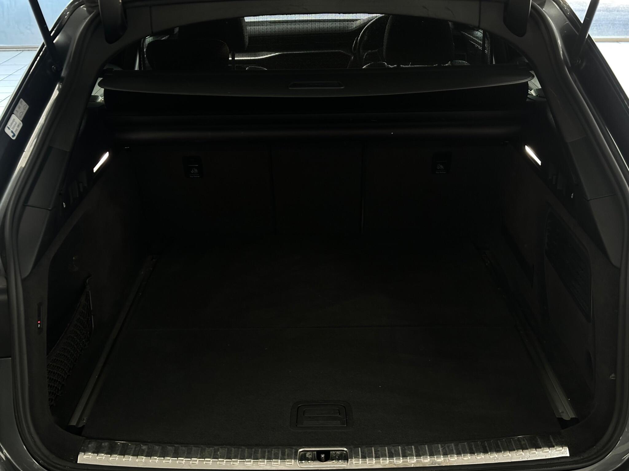 Audi A6 Avant view 13
