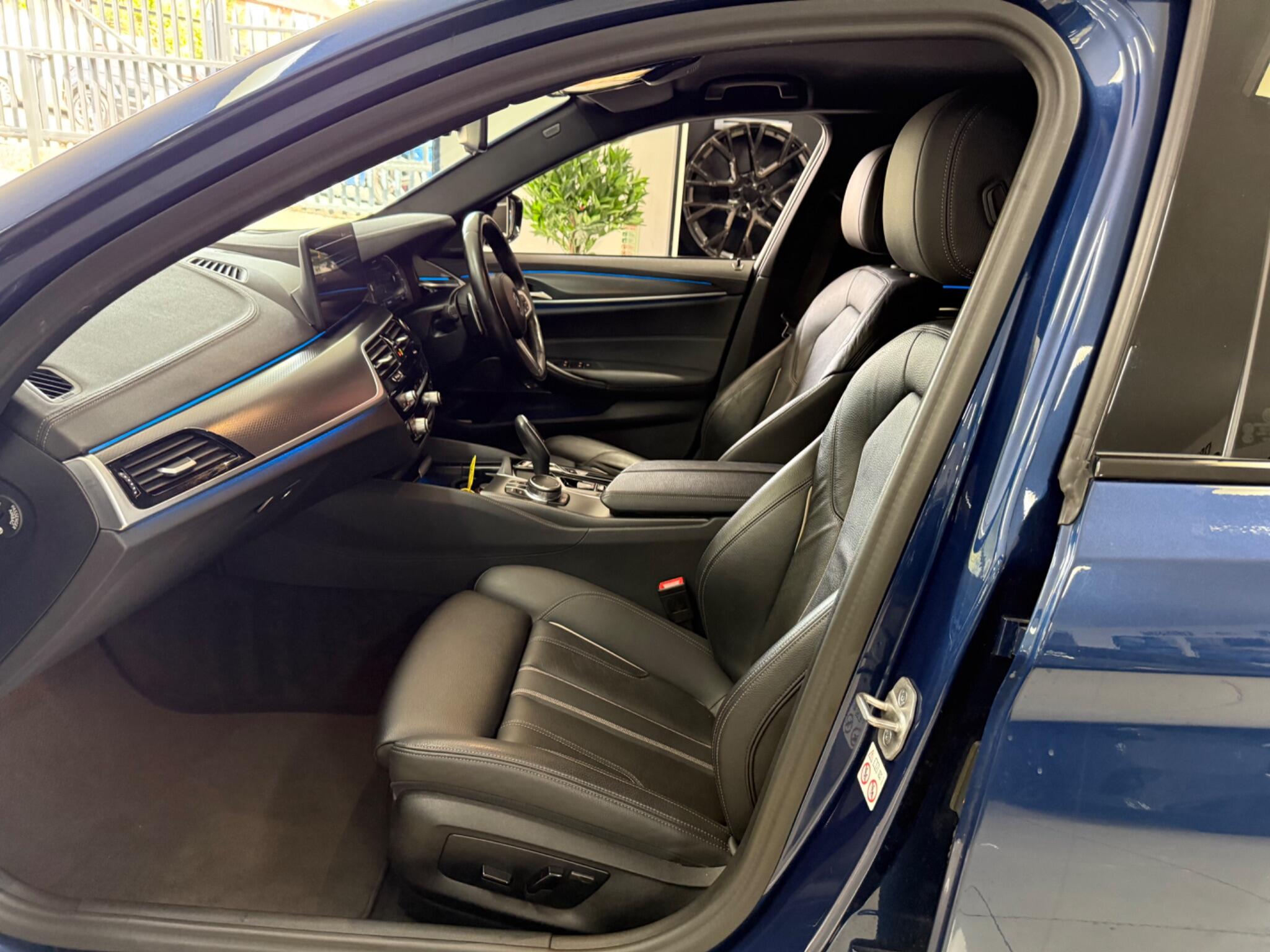 BMW 5 Series view 10