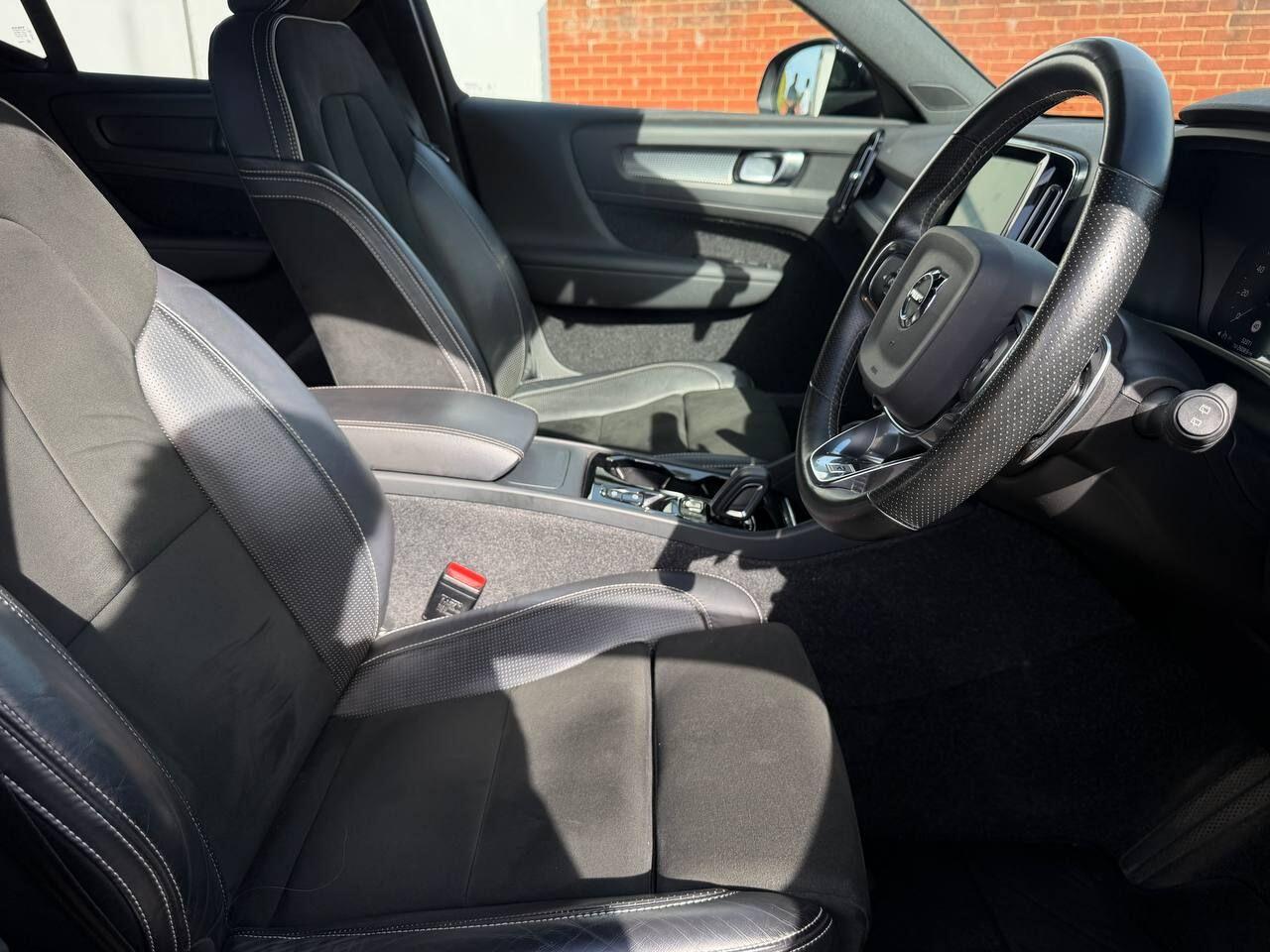 Volvo XC40 view 11