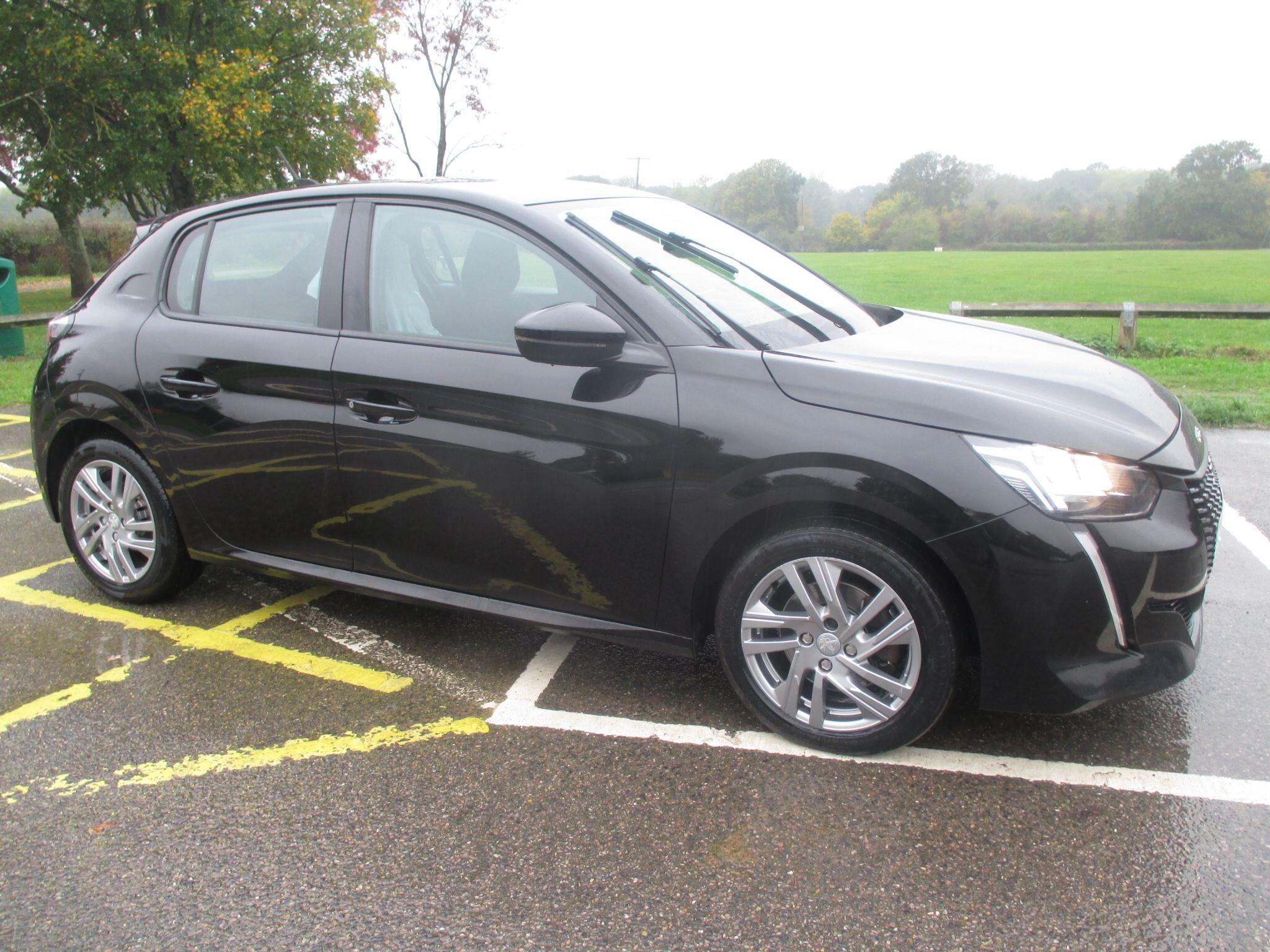 Peugeot 208 view 3