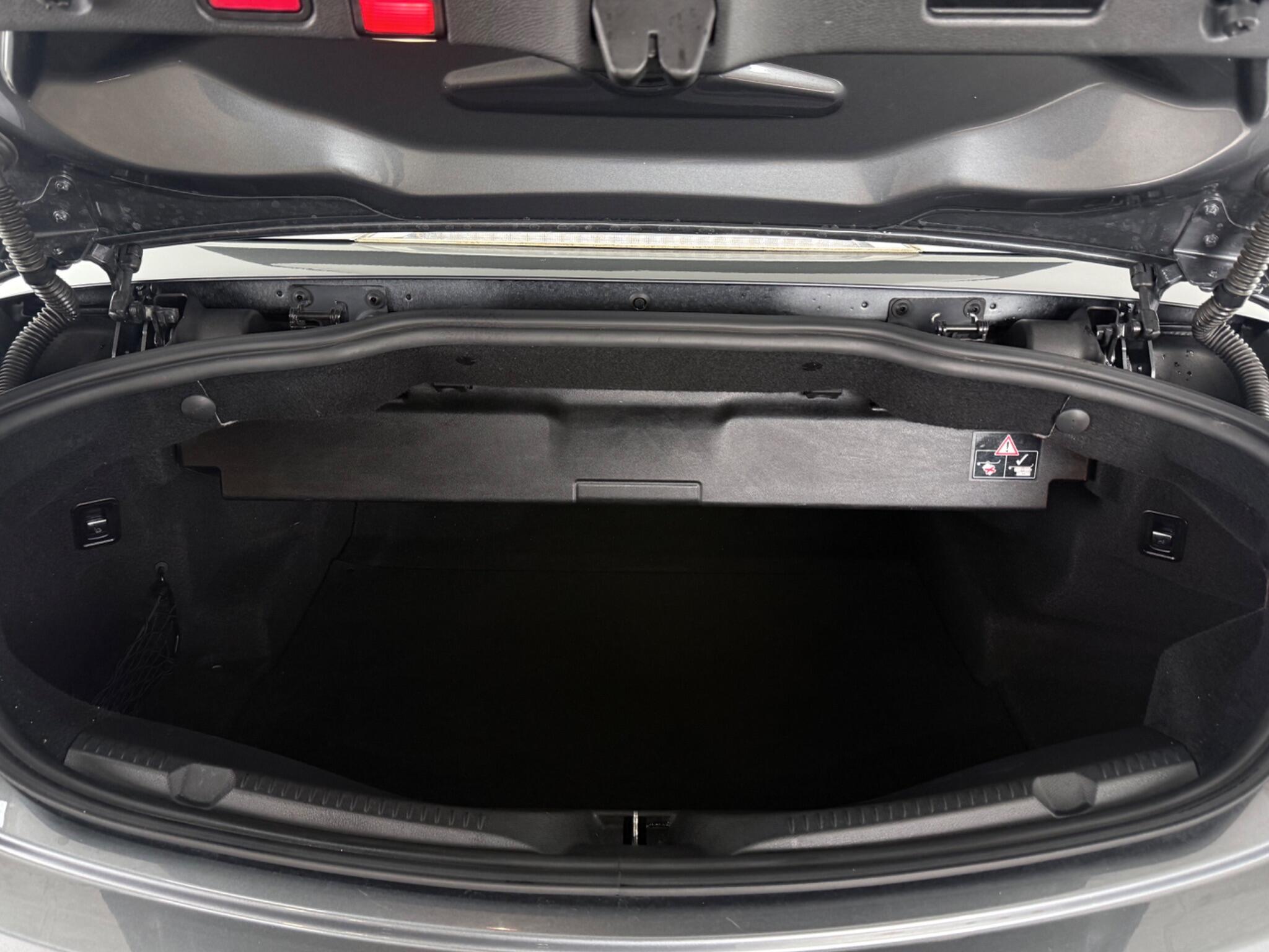 Mercedes-Benz E-Class view 11