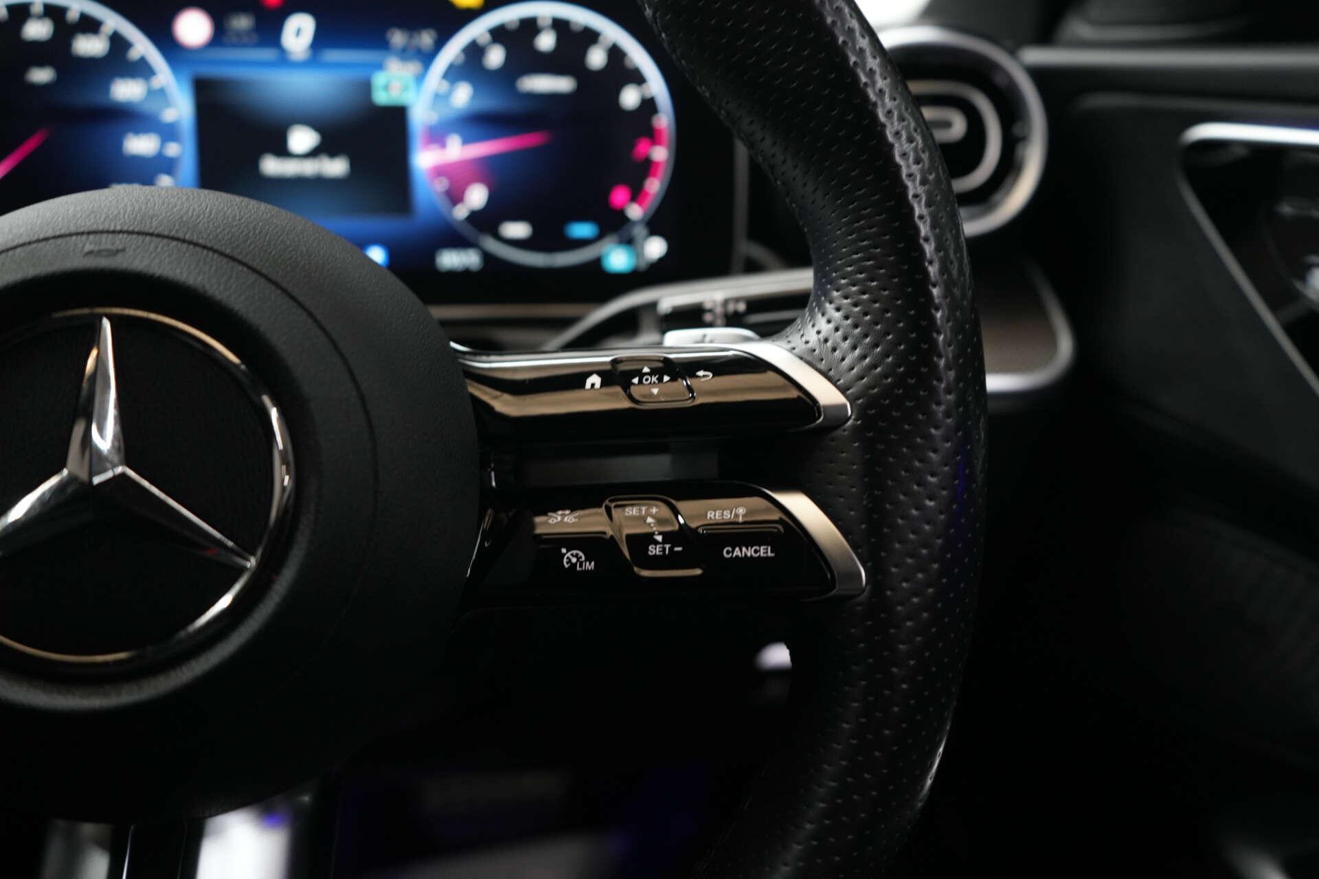 Mercedes-Benz C-Class view 38