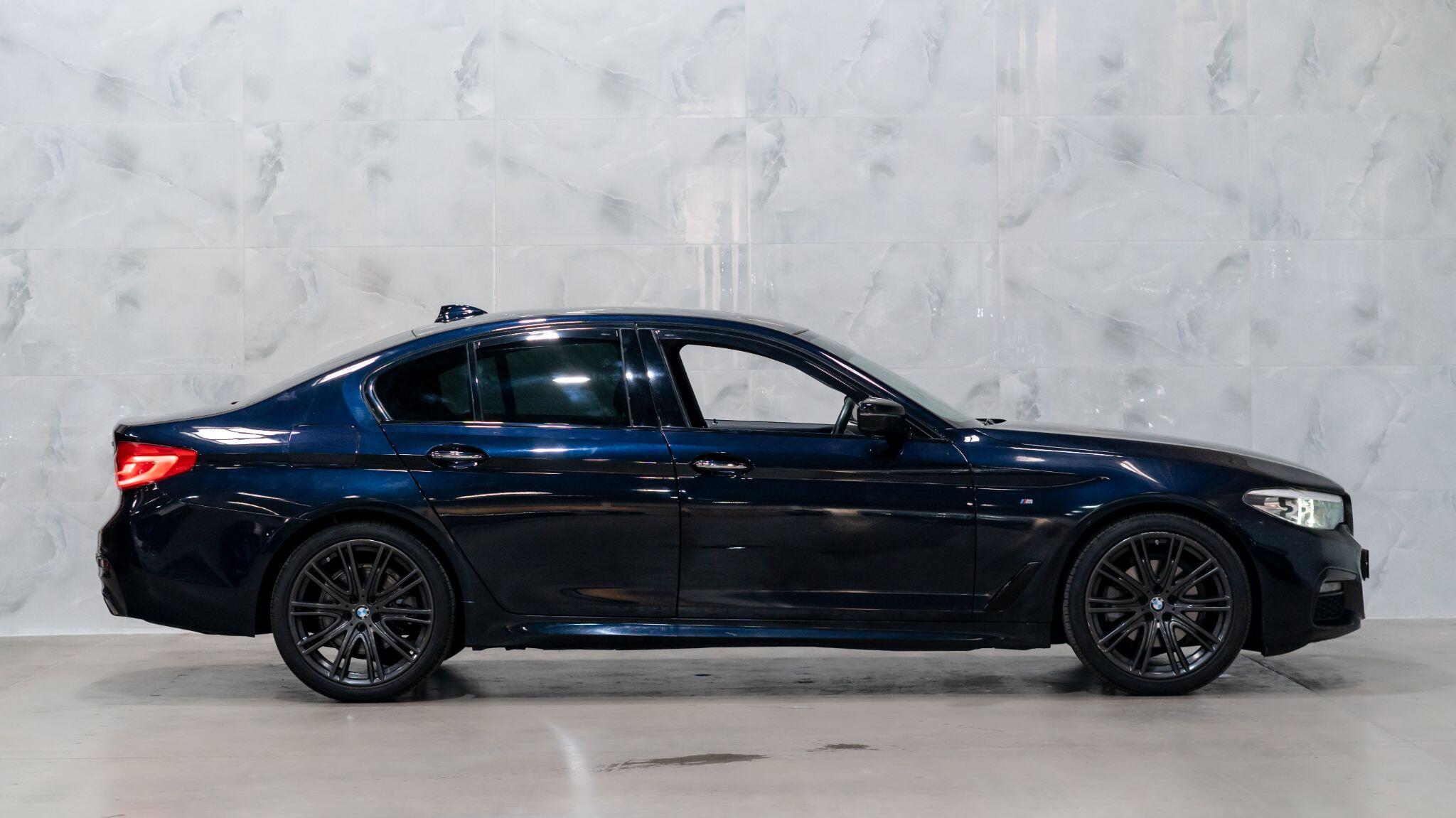 BMW 5 Series view 8