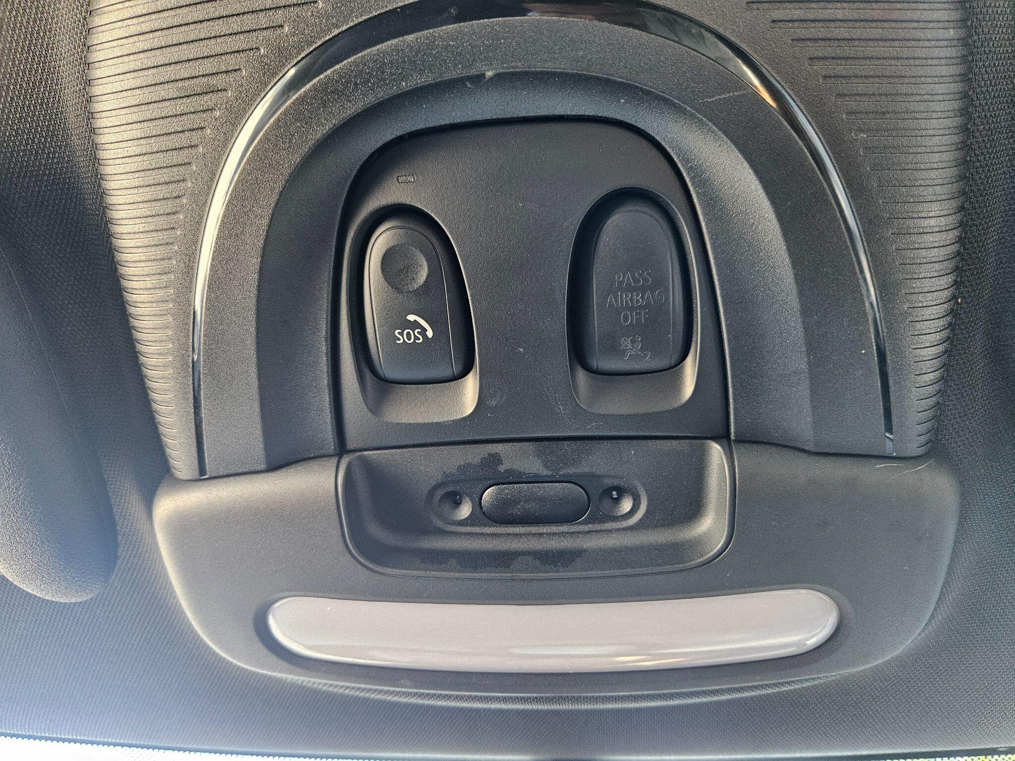 2018 MINI Hatch image 25