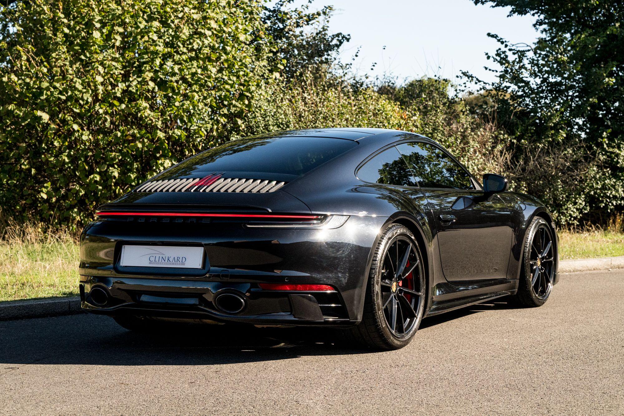Porsche 911 view 7