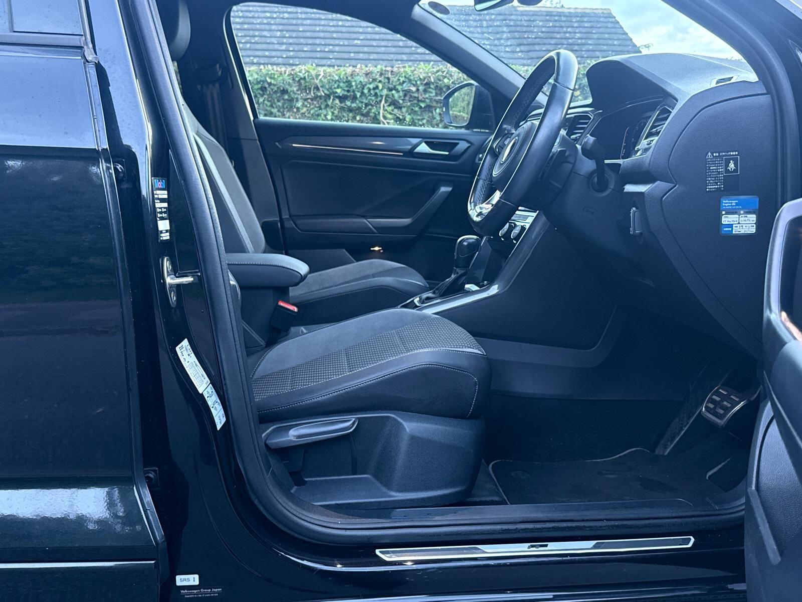 Volkswagen T-Roc view 15