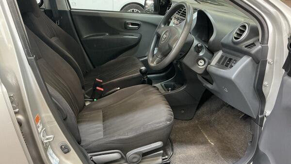 Nissan Pixo view 10