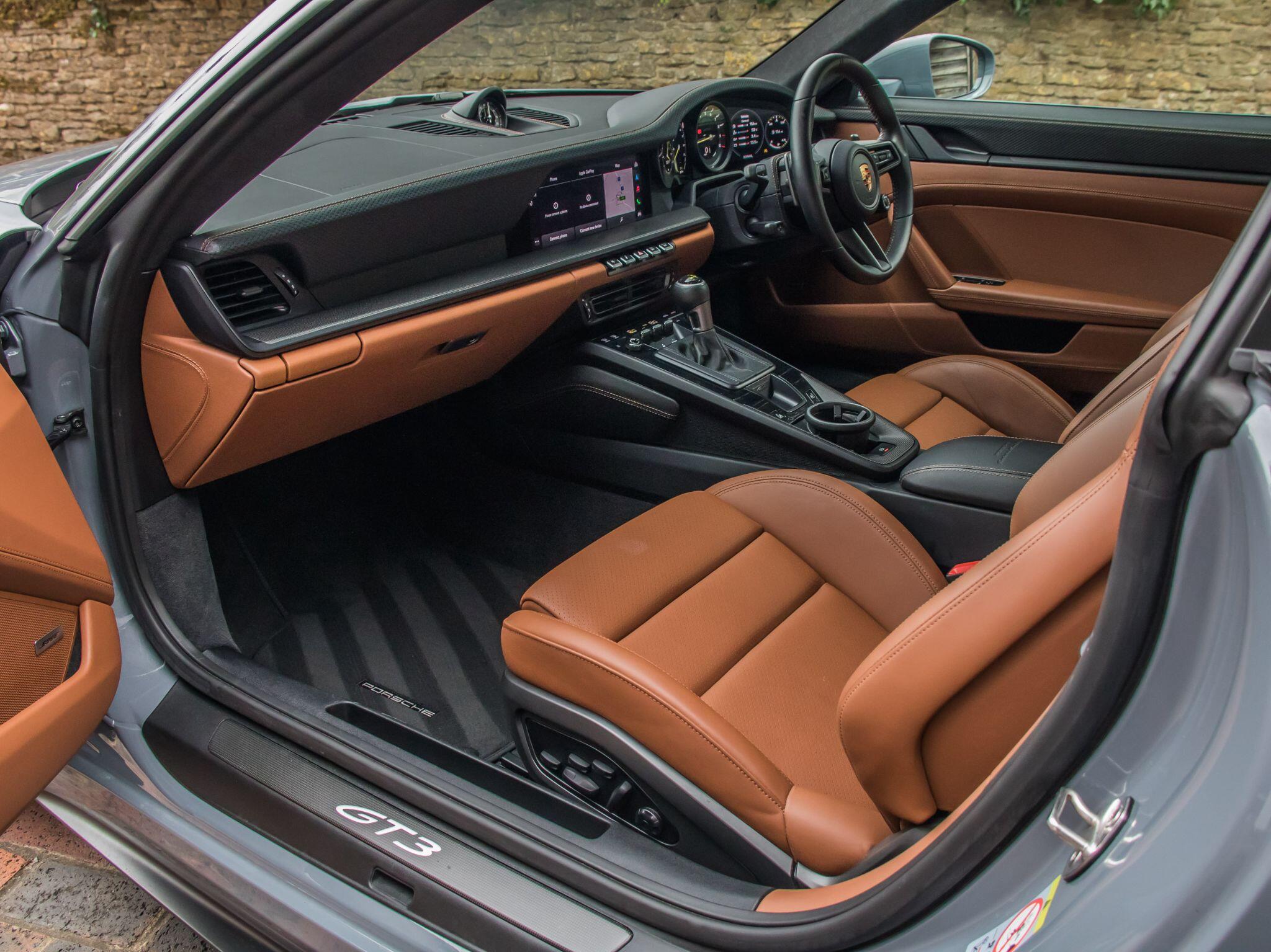Porsche 911 view 21