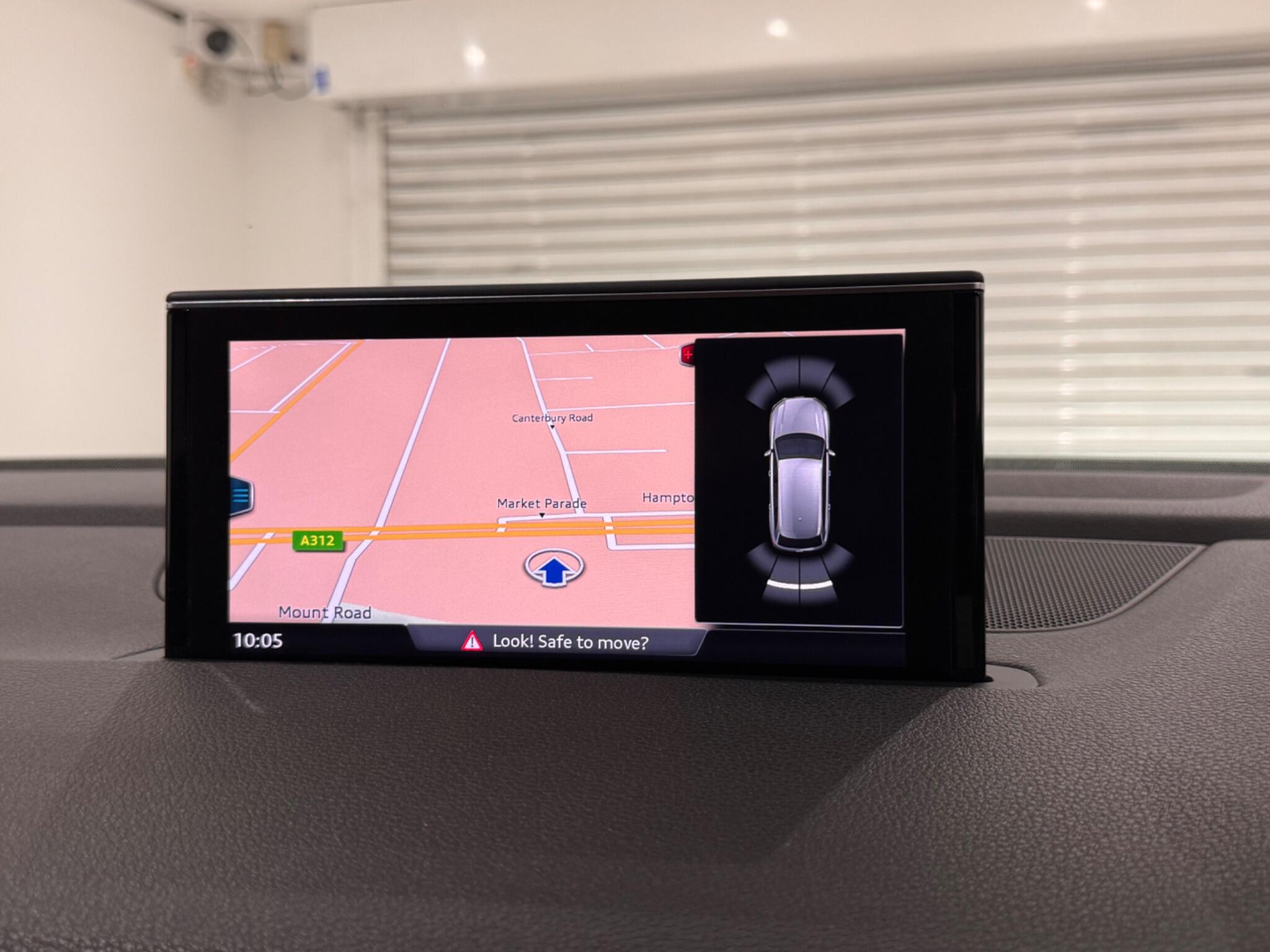 Audi Q7 view 12