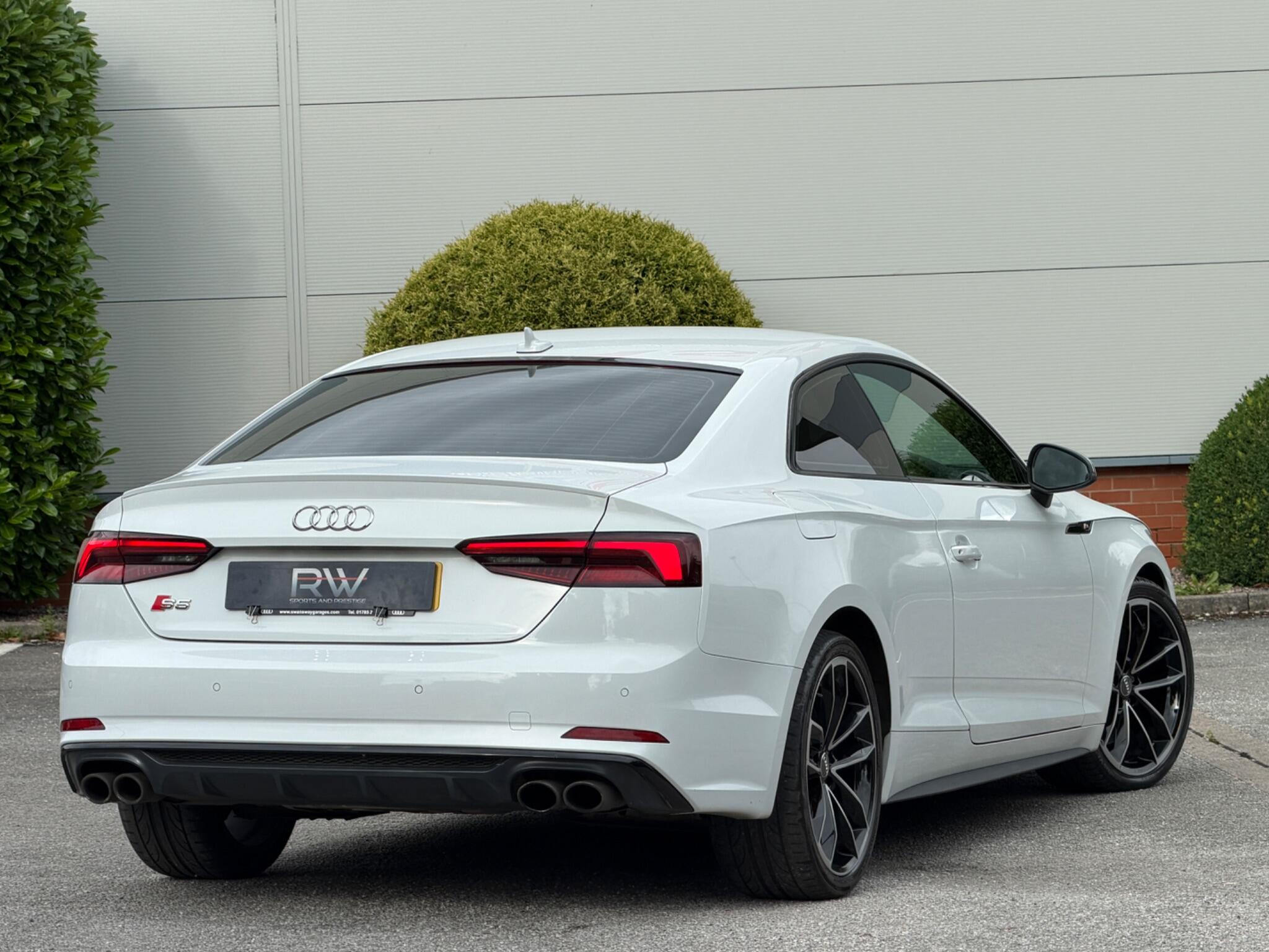 Audi S5 view 60