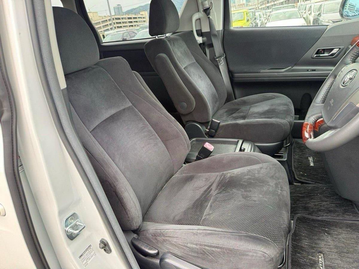 Toyota Vellfire view 11