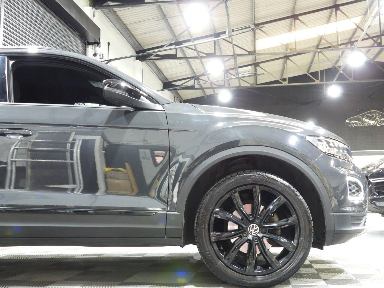 Volkswagen T-Roc view 10