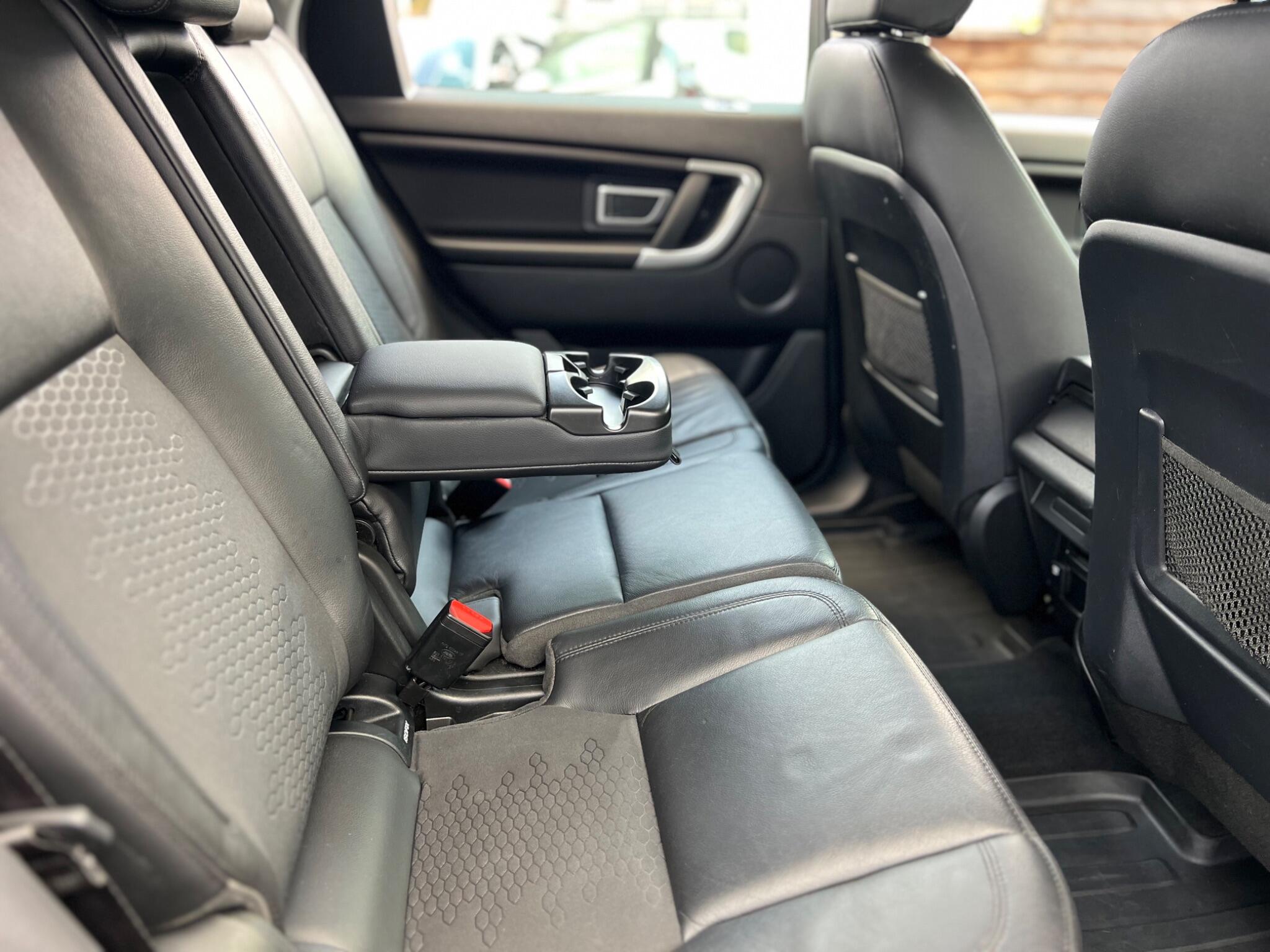 Land Rover Discovery Sport view 32