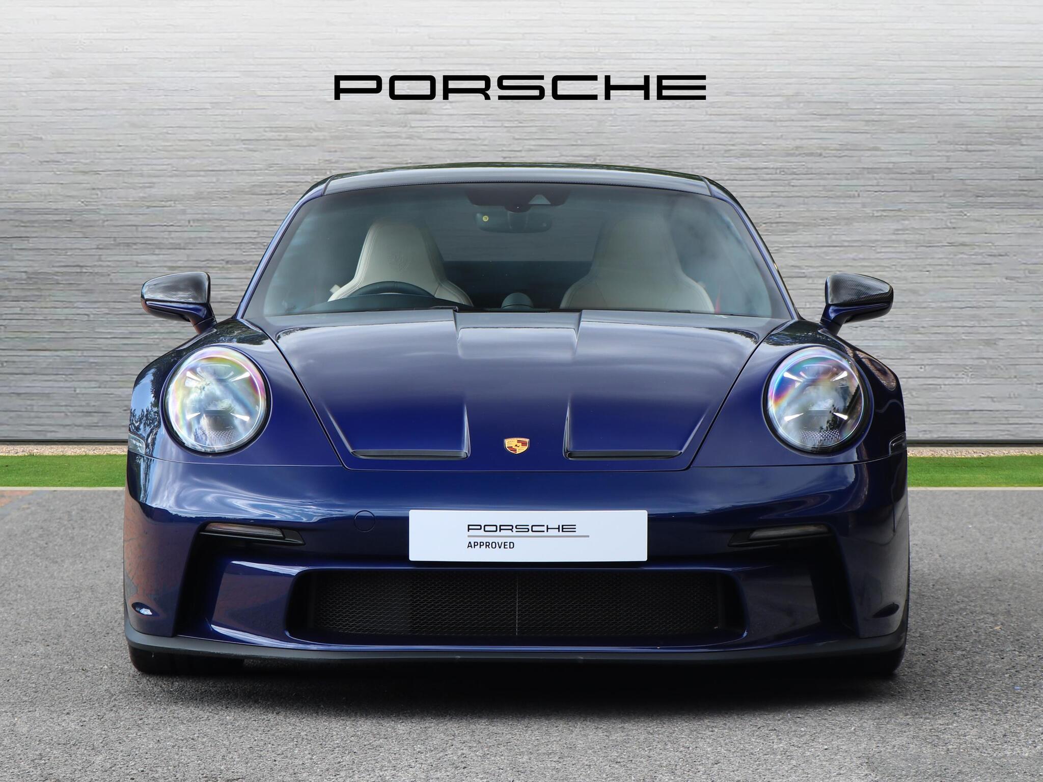 Porsche 911 view 7