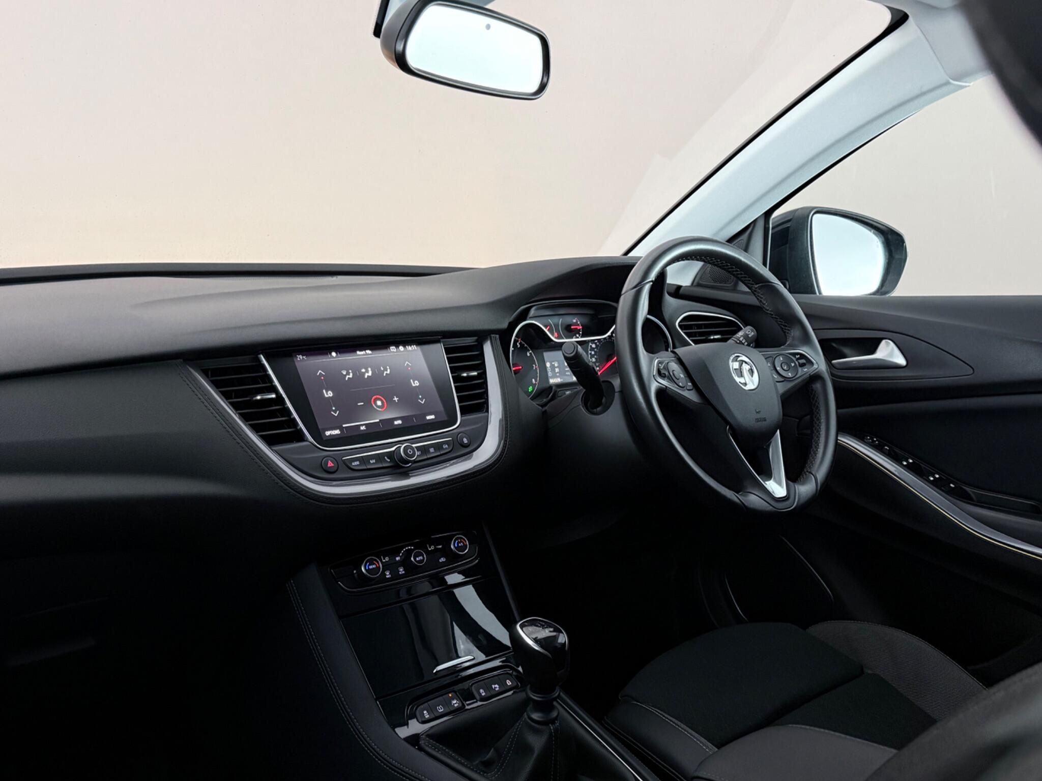 Vauxhall Grandland X view 4