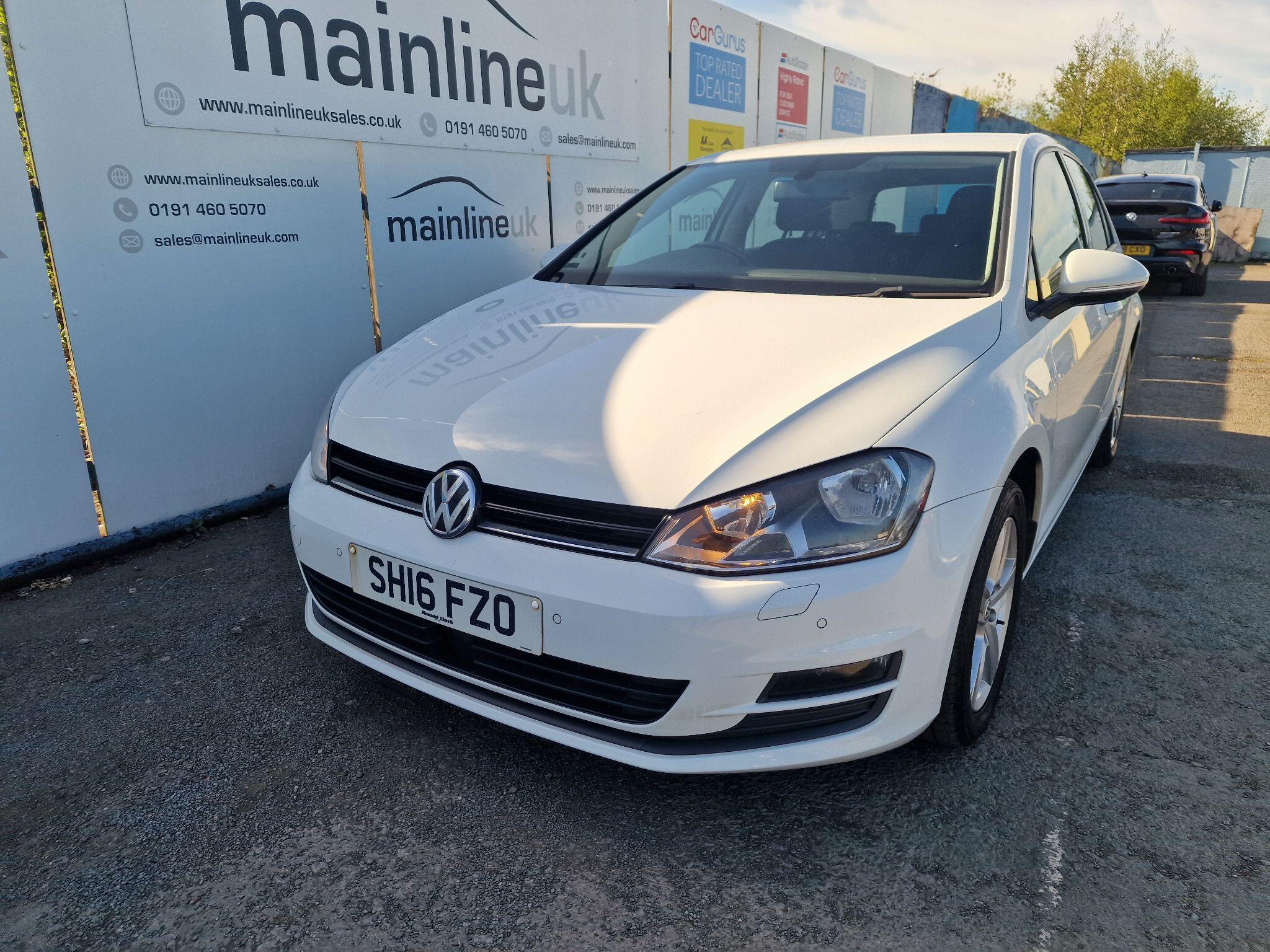 Volkswagen Golf view 2