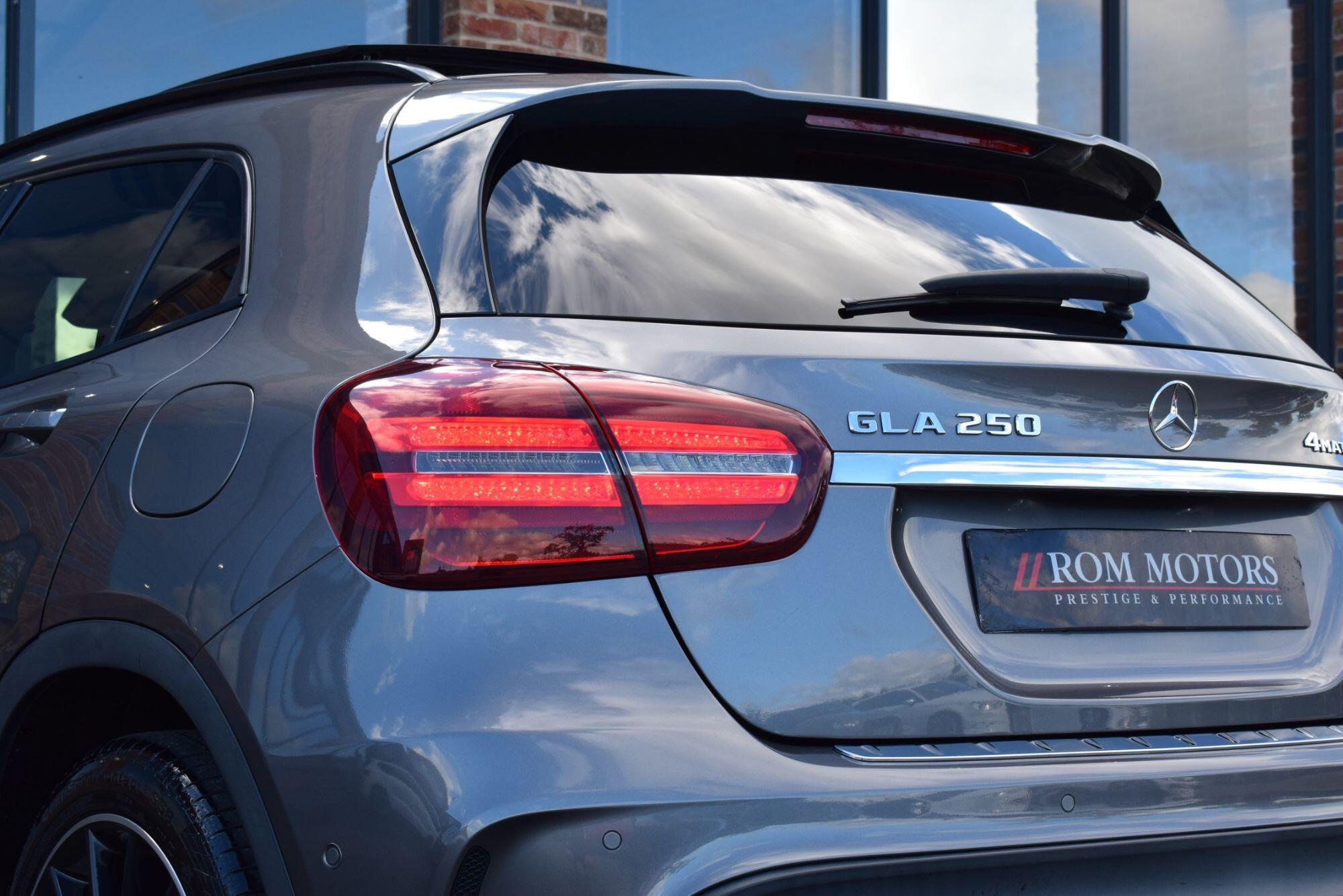 Mercedes-Benz GLA view 45