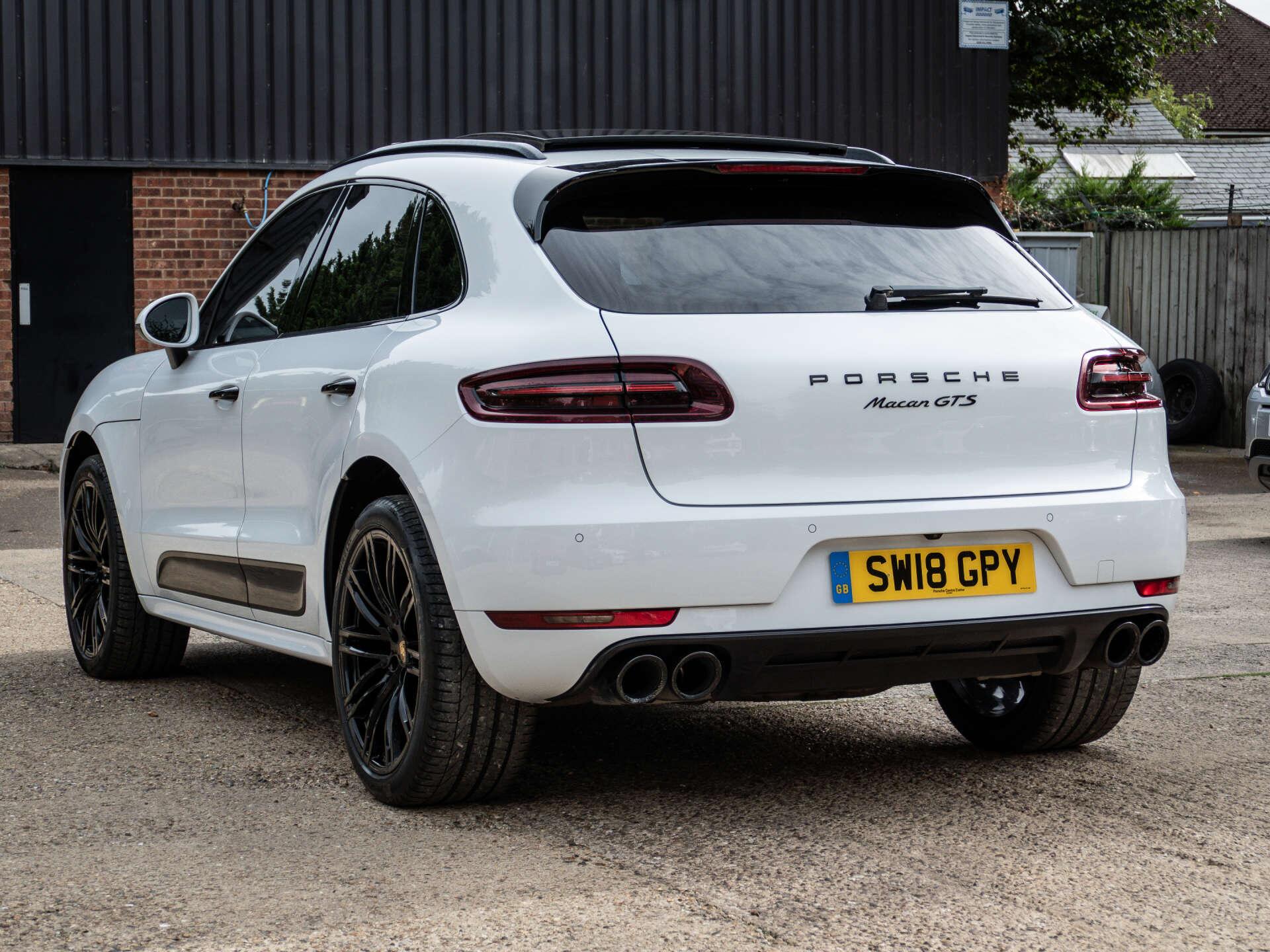 Porsche Macan view 14