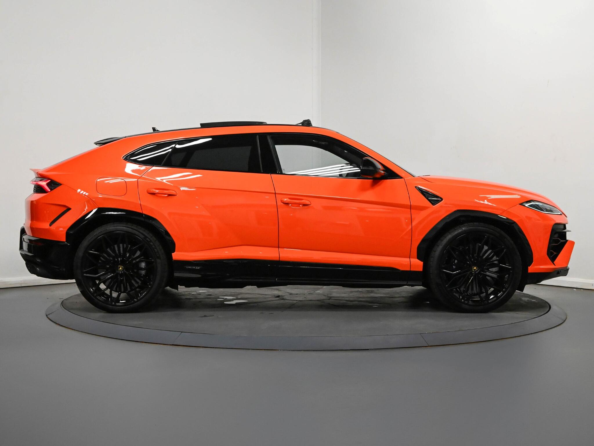Lamborghini Urus view 33