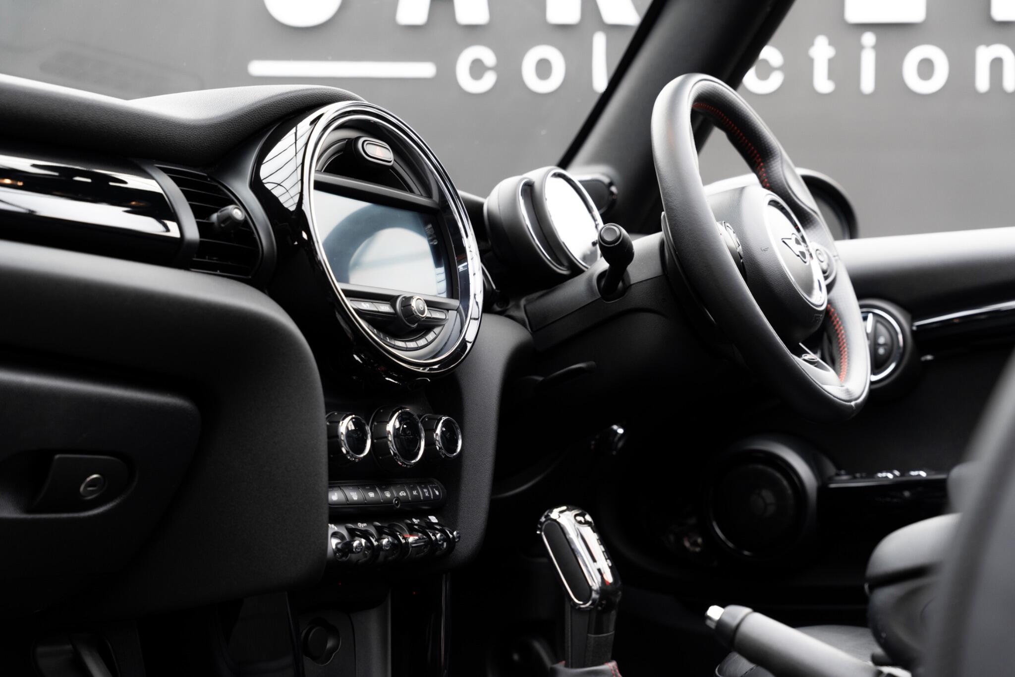 MINI Convertible view 35