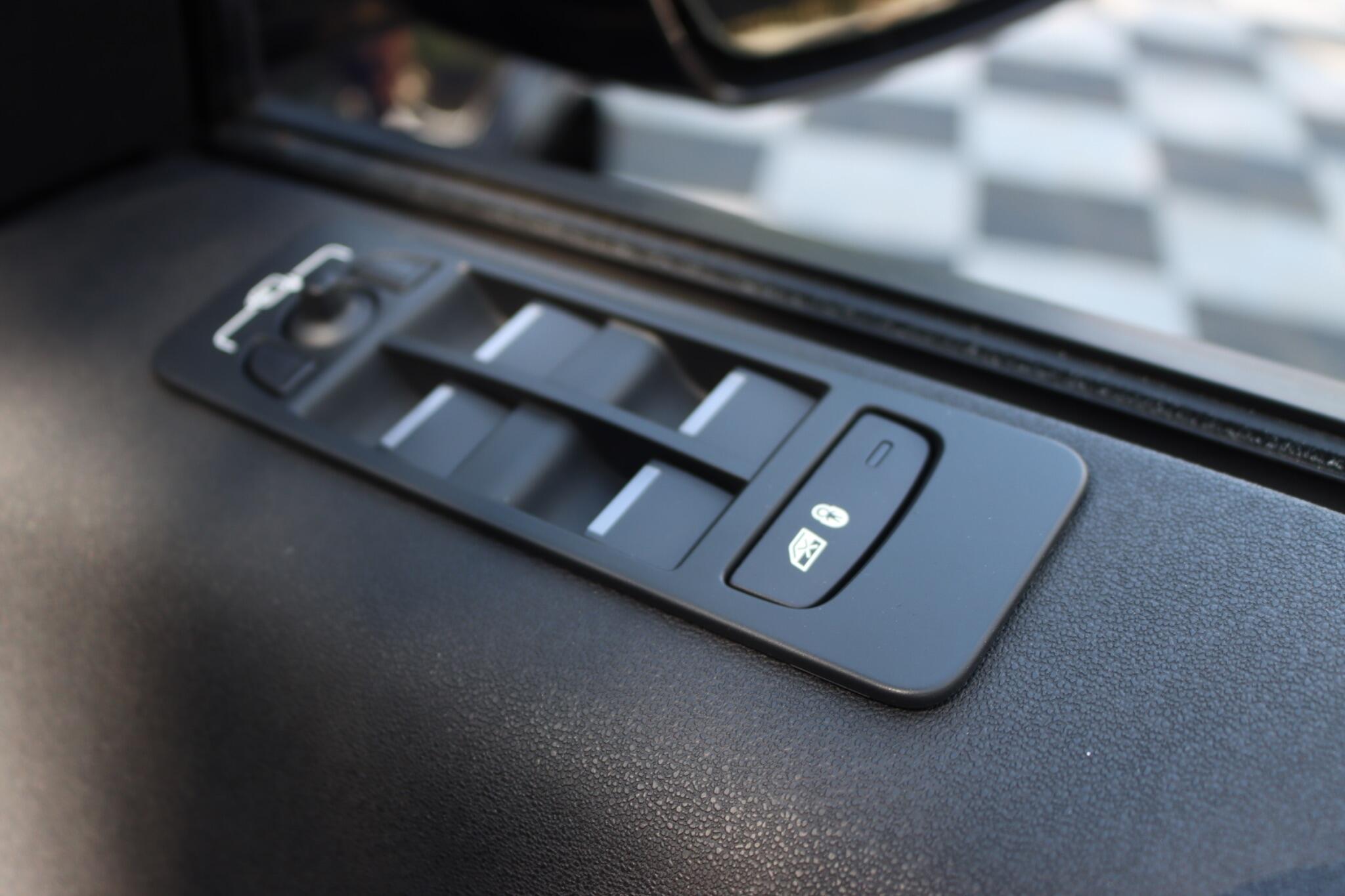 Land Rover Discovery Sport view 38