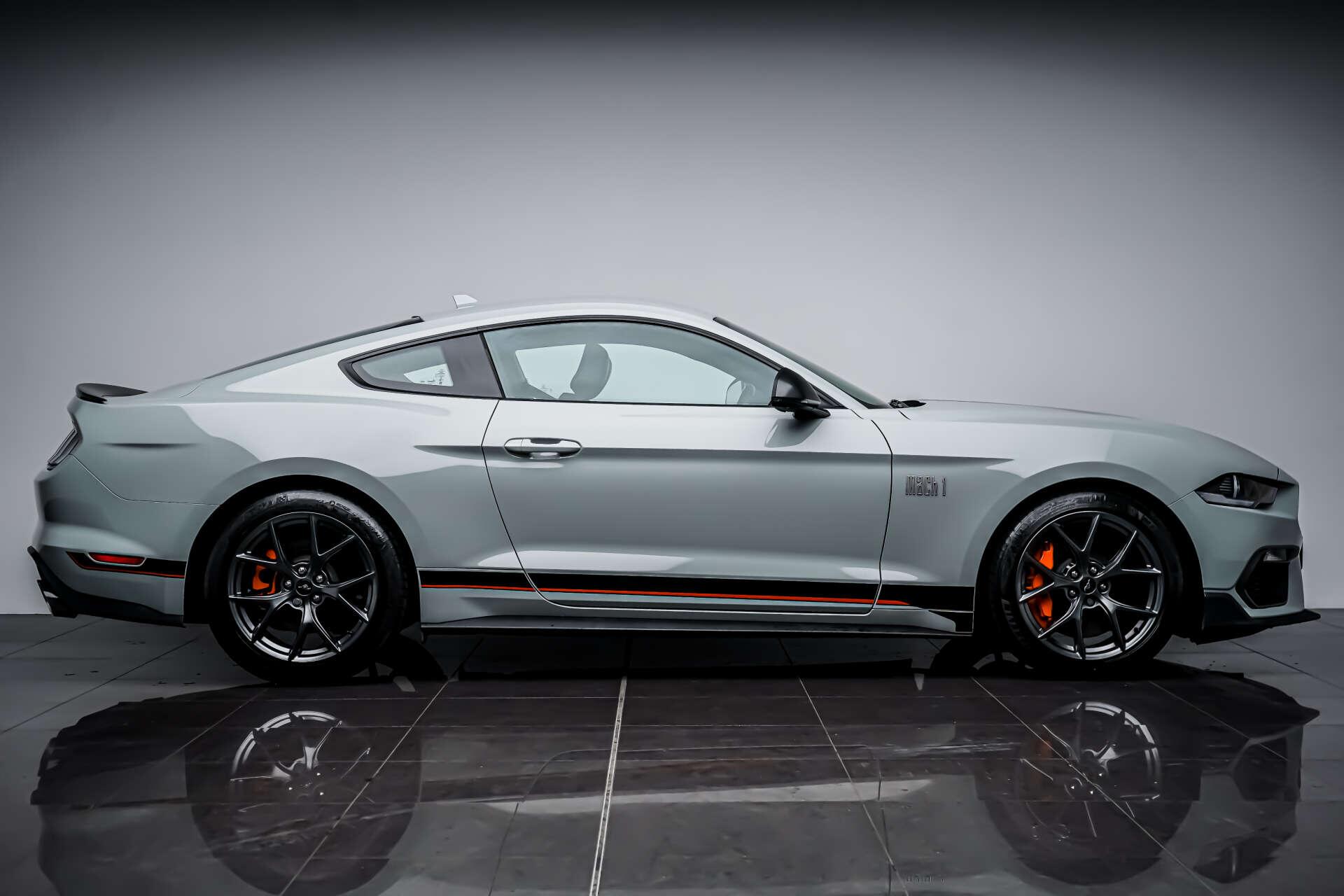 Ford Mustang view 12