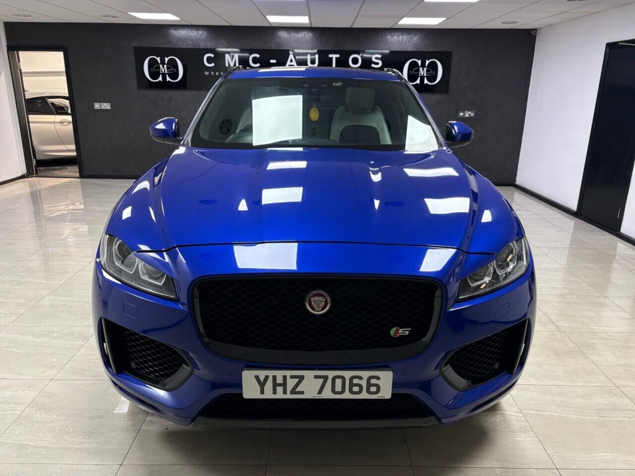 Jaguar F-Pace view 8