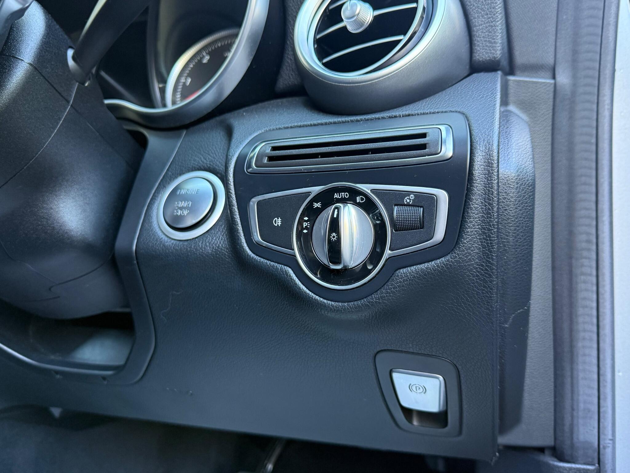 Mercedes-Benz C-Class view 21