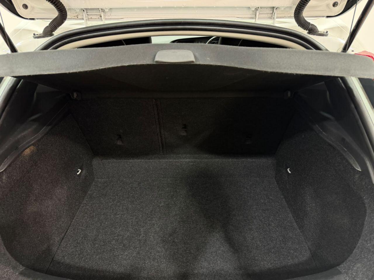 Volvo V40 view 32