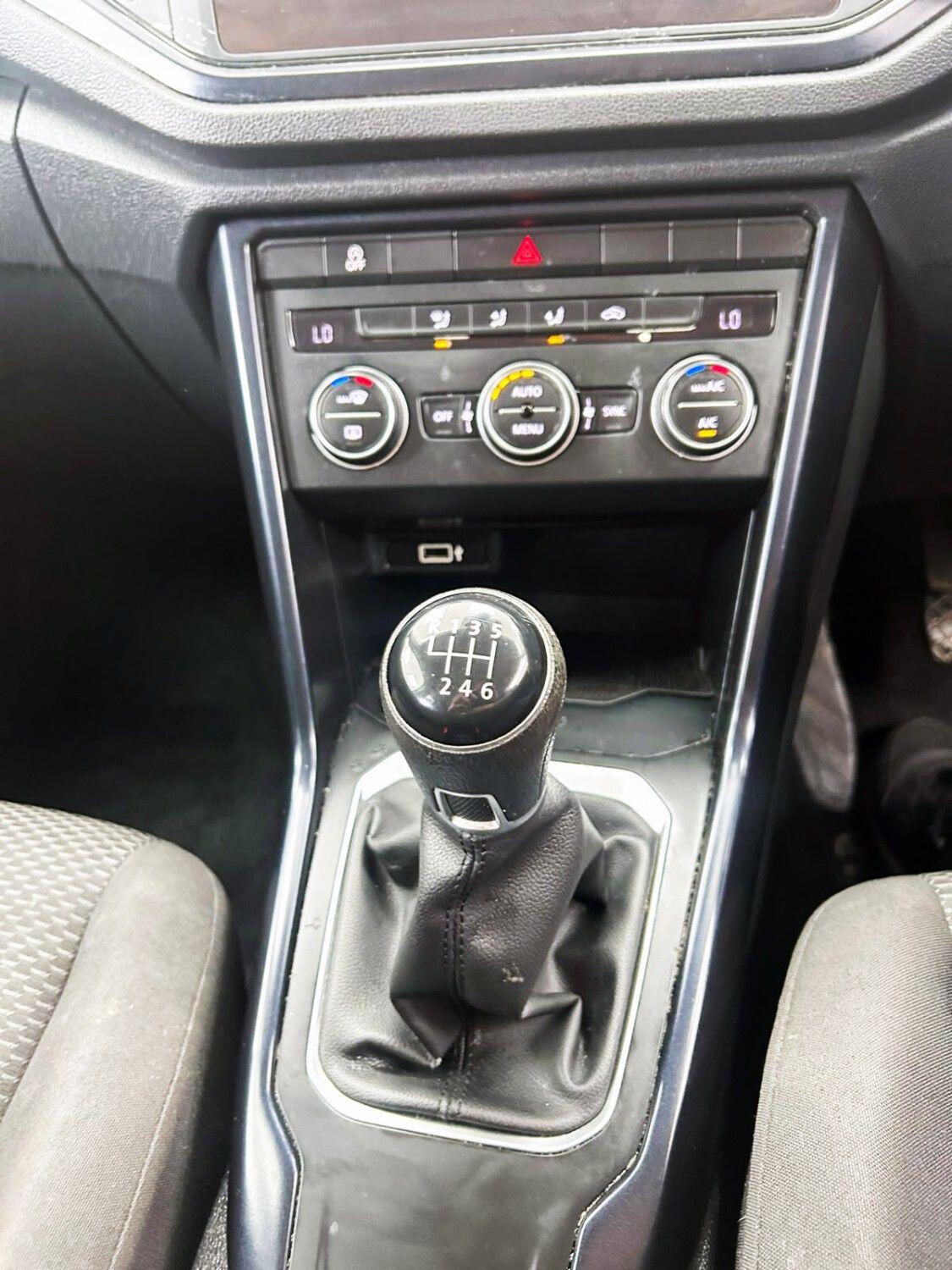 Volkswagen T-Roc view 17