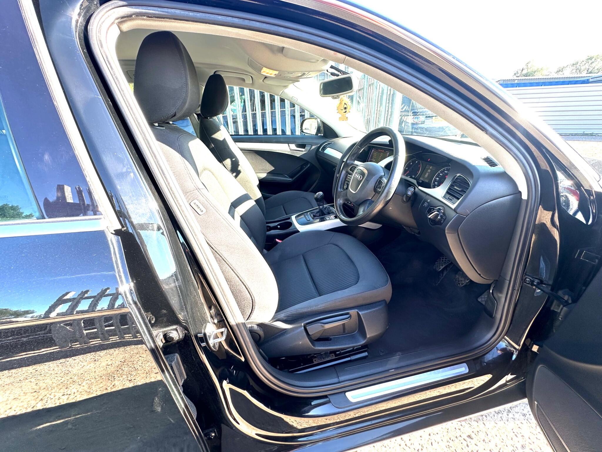 Audi A4 Avant view 2
