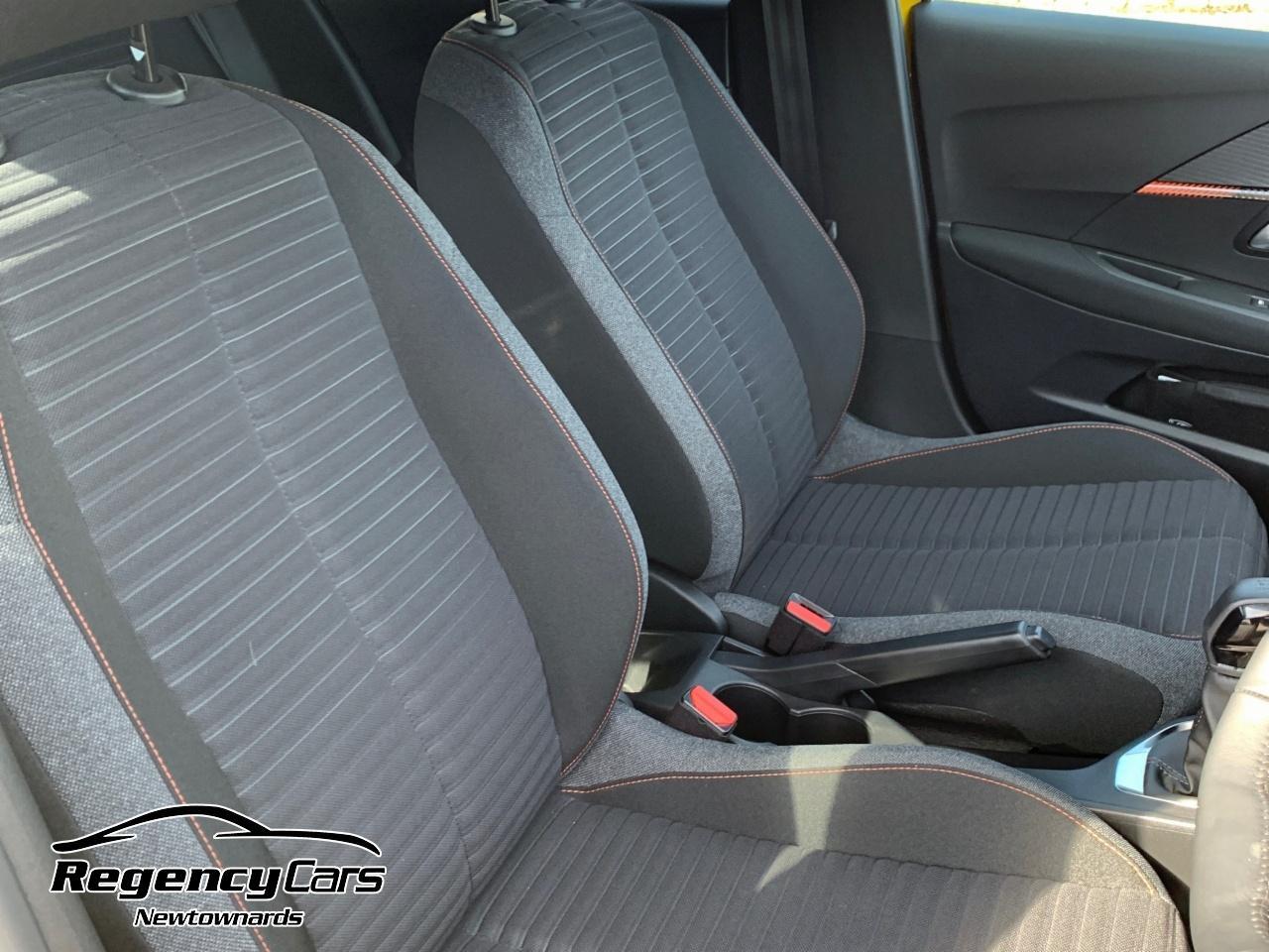 Peugeot 208 view 11