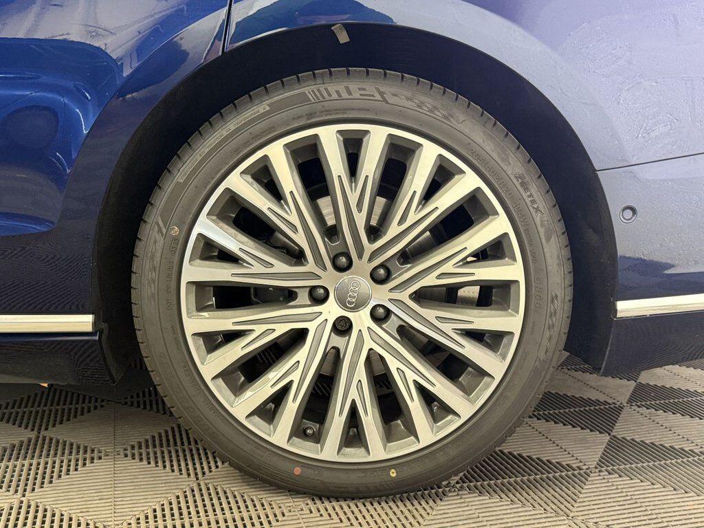 Audi A8 view 27