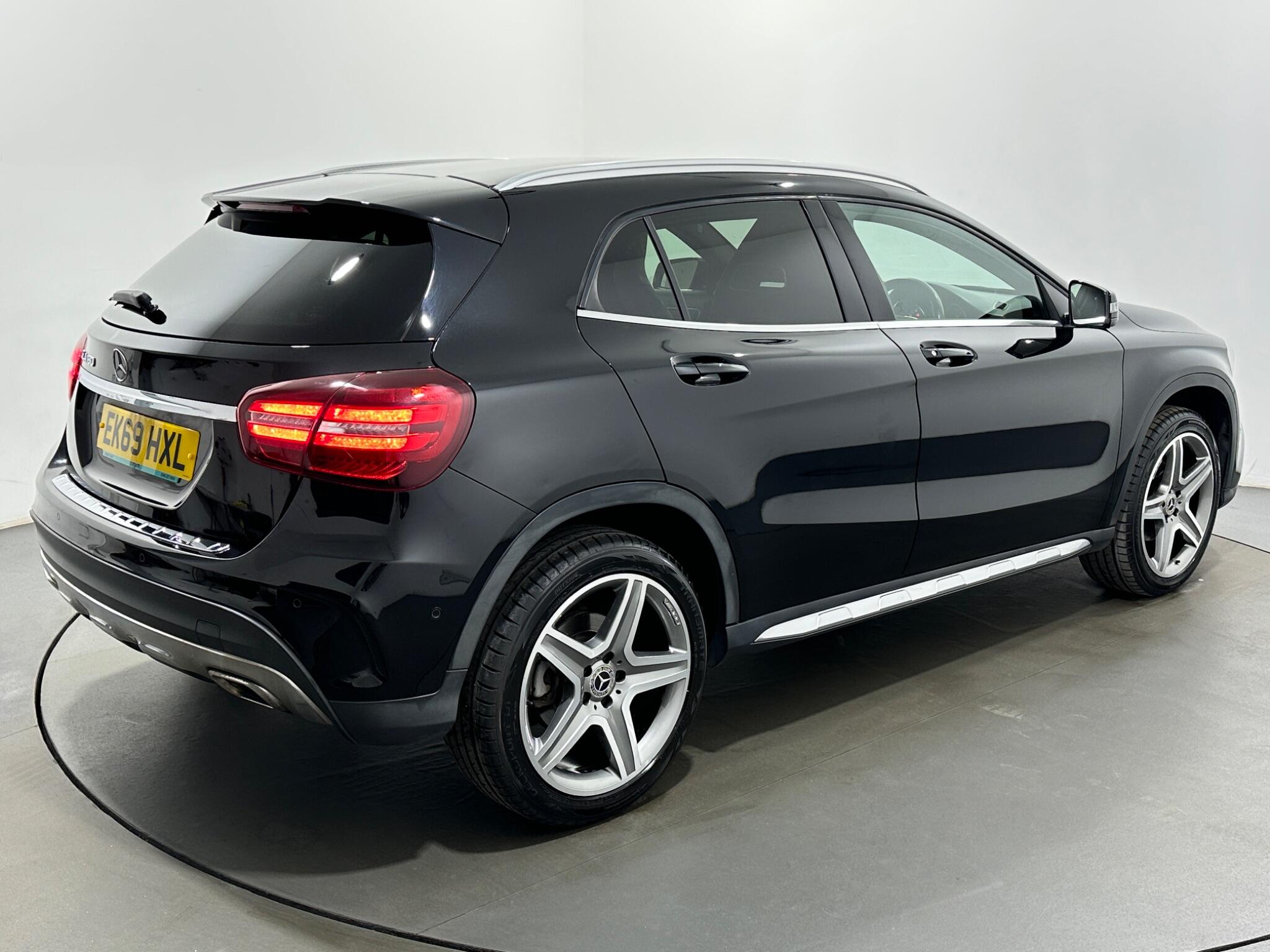 Mercedes-Benz Gla view 52