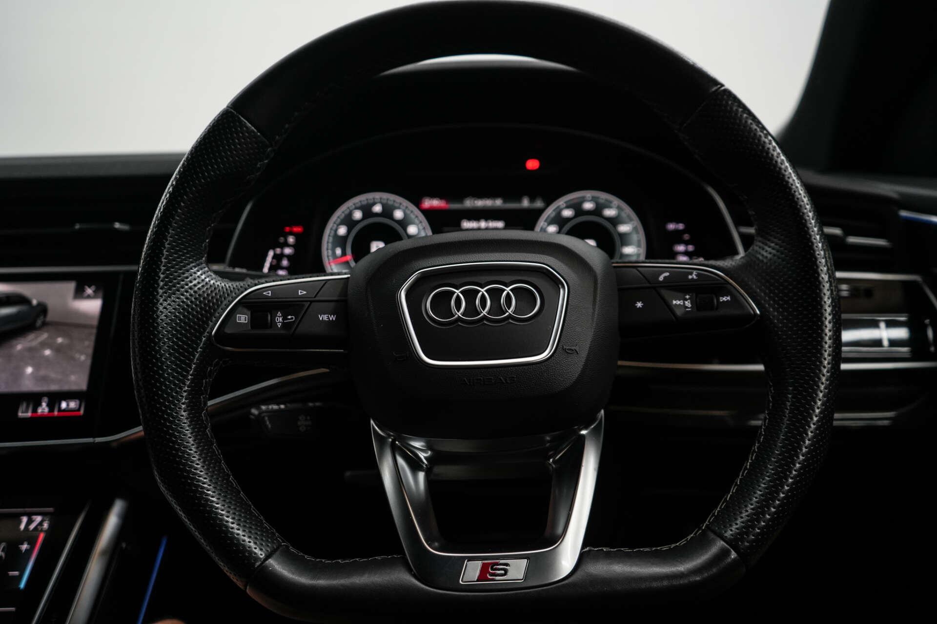 Audi Q8 view 42