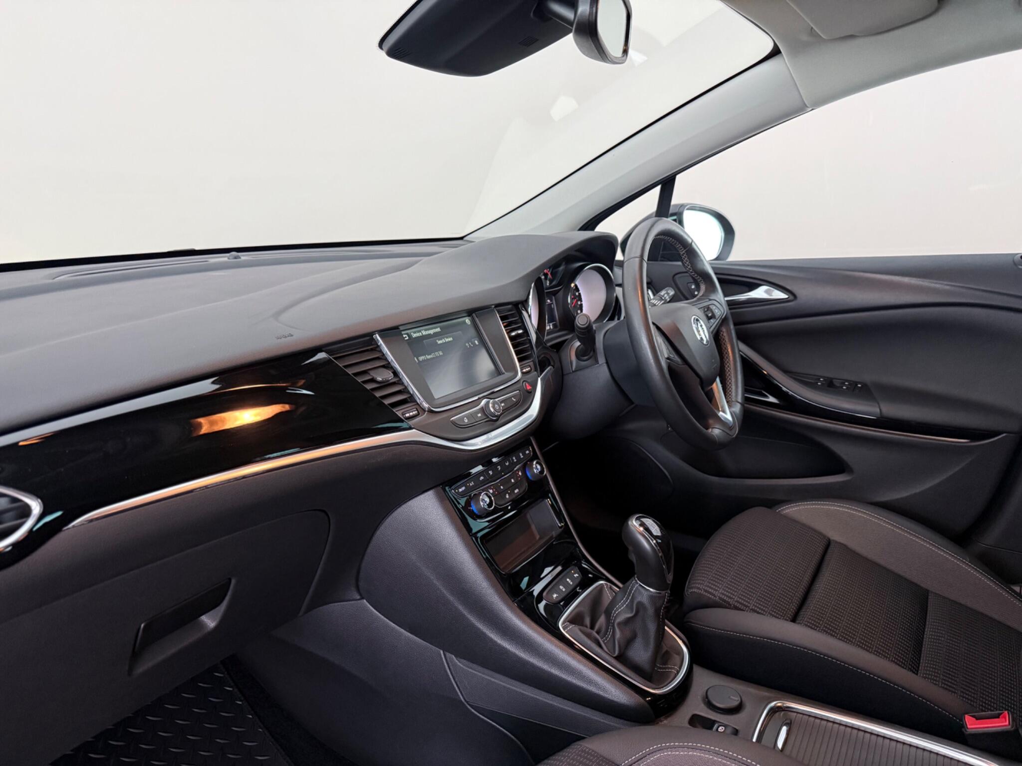 Vauxhall Astra view 4
