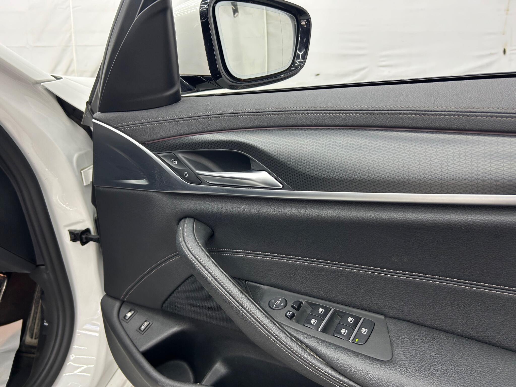 BMW 5 Series view 28