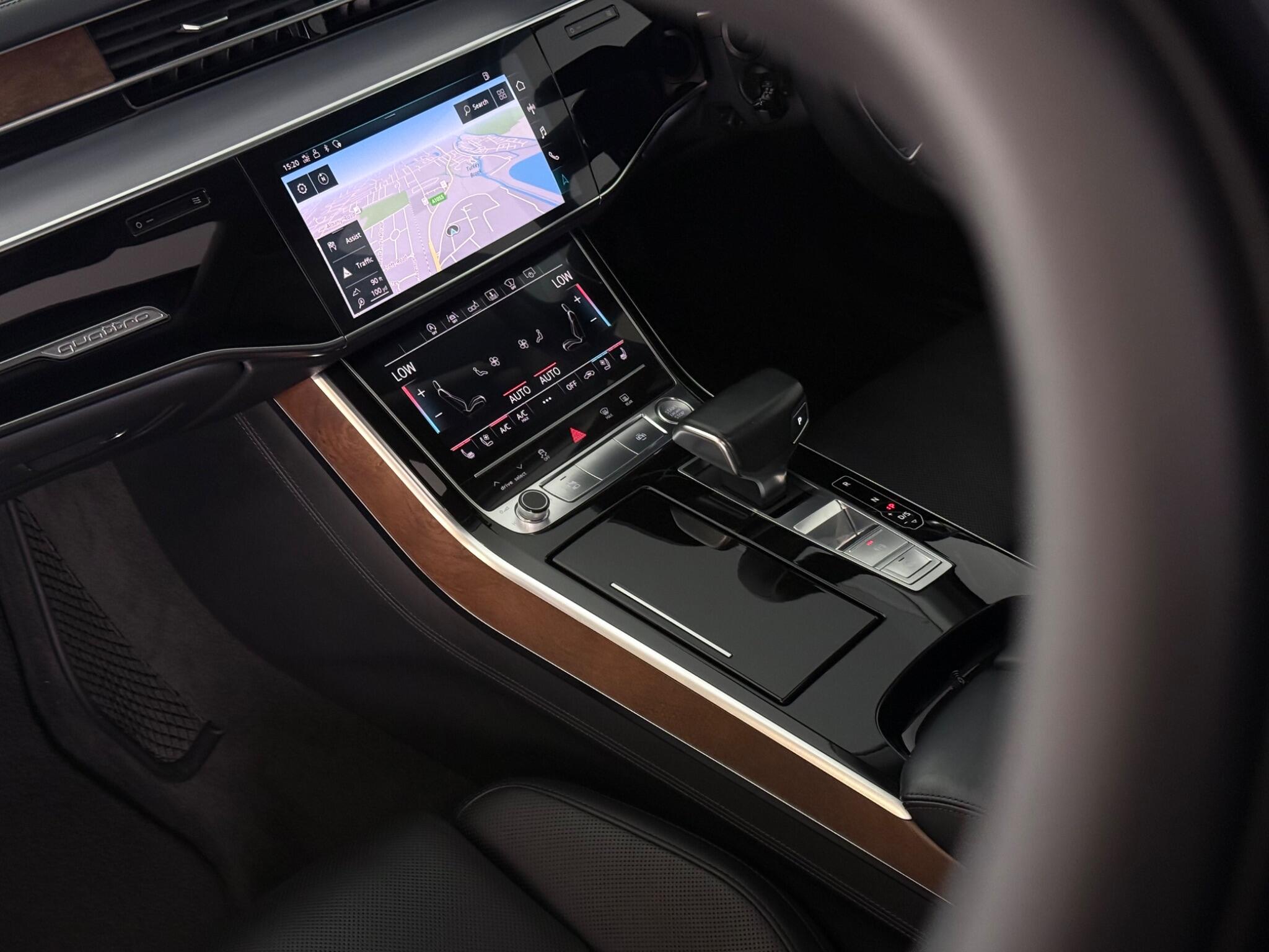 Audi A8 view 37