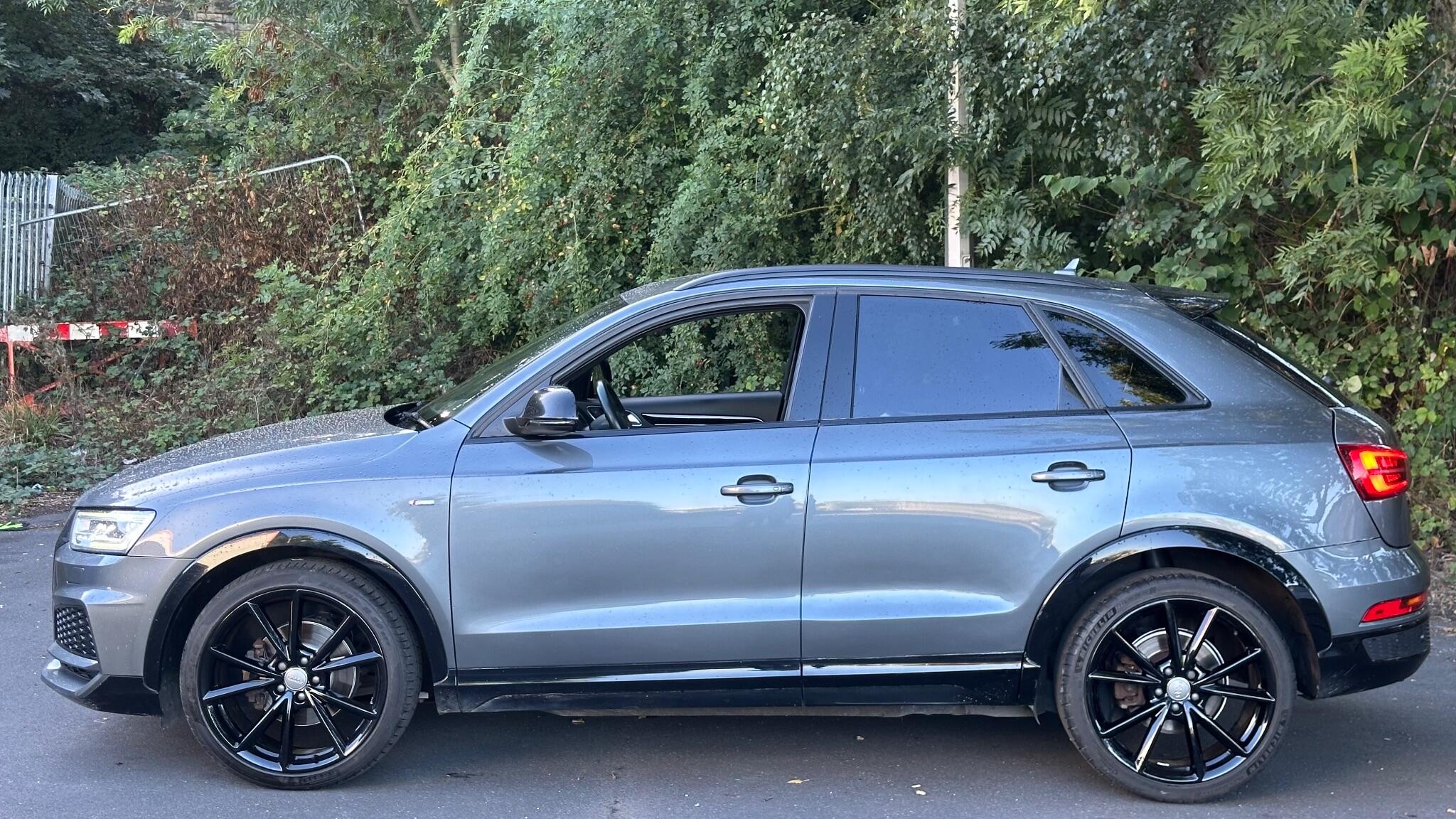 Audi Q3 view 10
