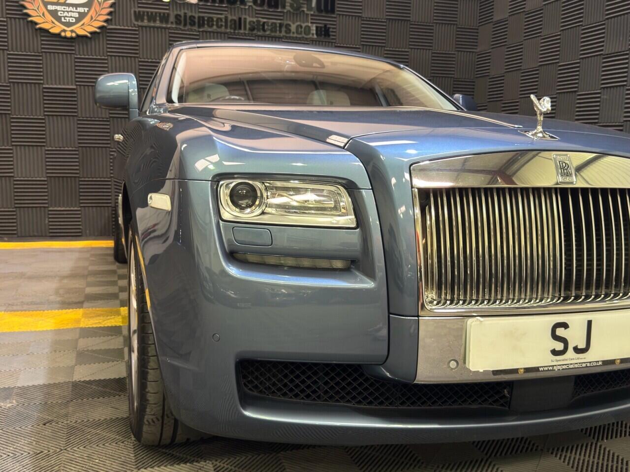 Rolls-Royce Ghost view 24