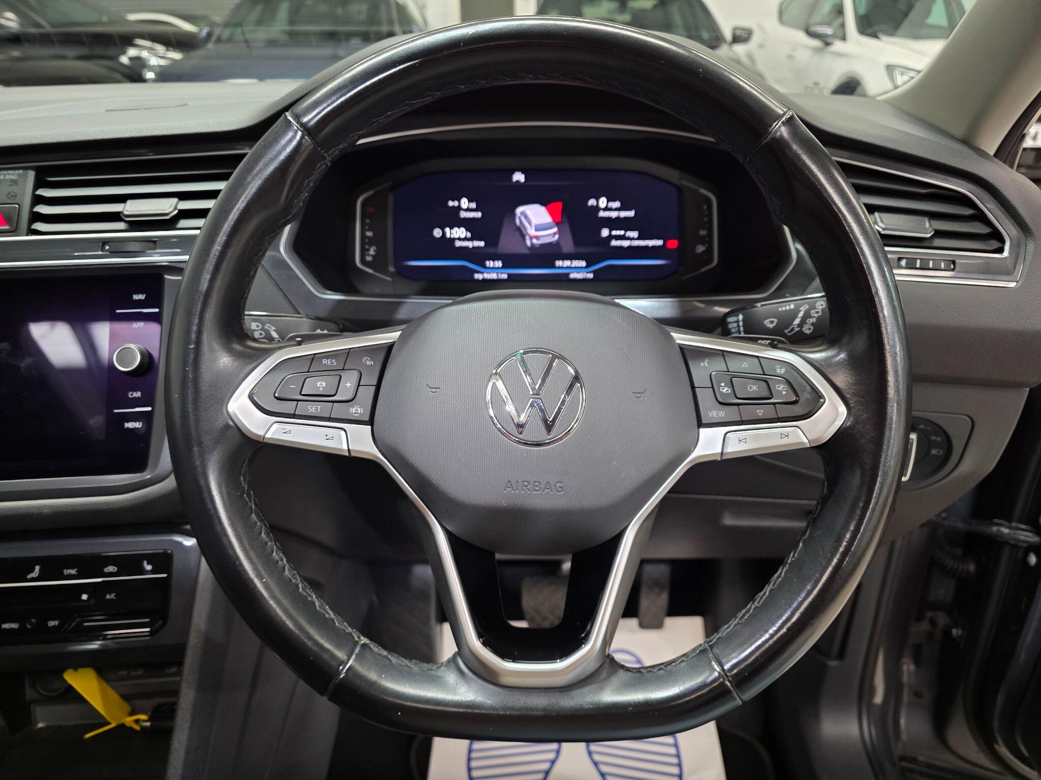 Volkswagen Tiguan Allspace view 17