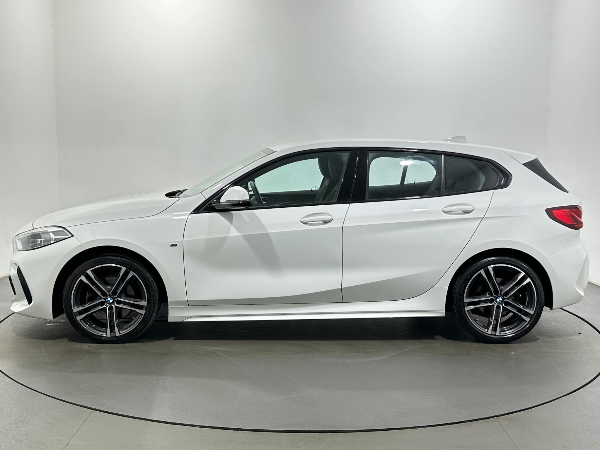 BMW 1 Series view 5