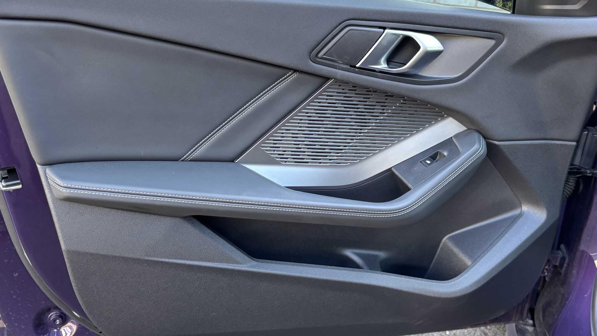 BMW 2 Series view 25