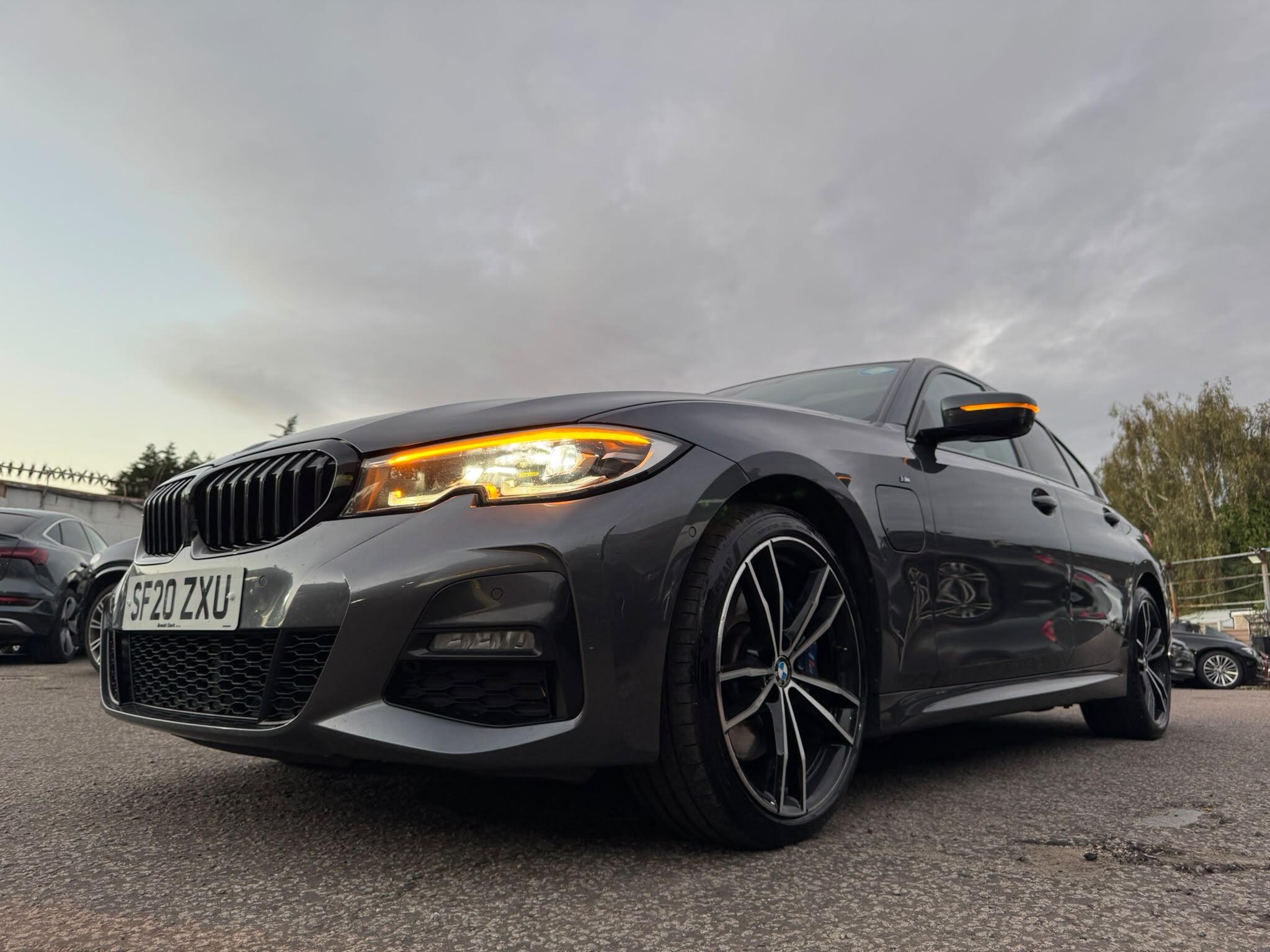 BMW 3 Series view 17