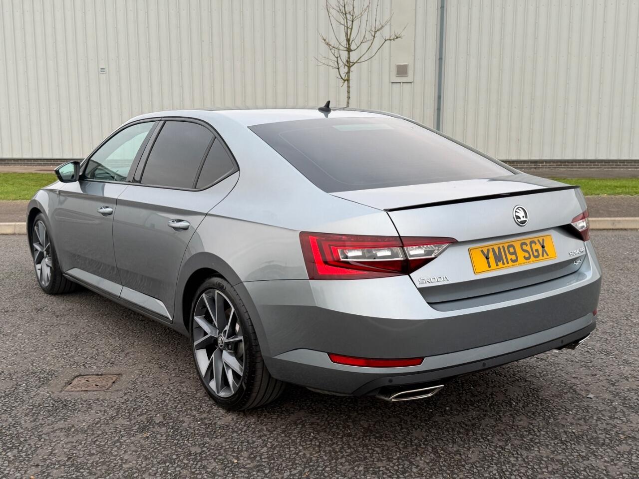 Skoda Superb view 7