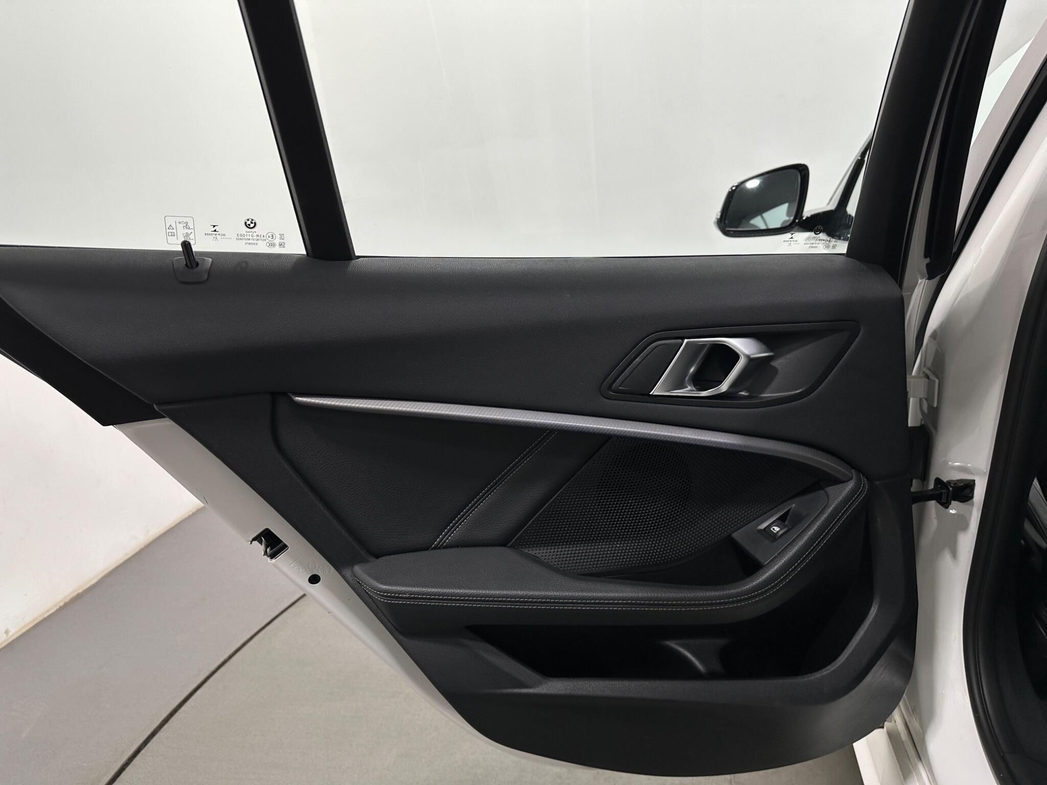 BMW 1 Series view 41