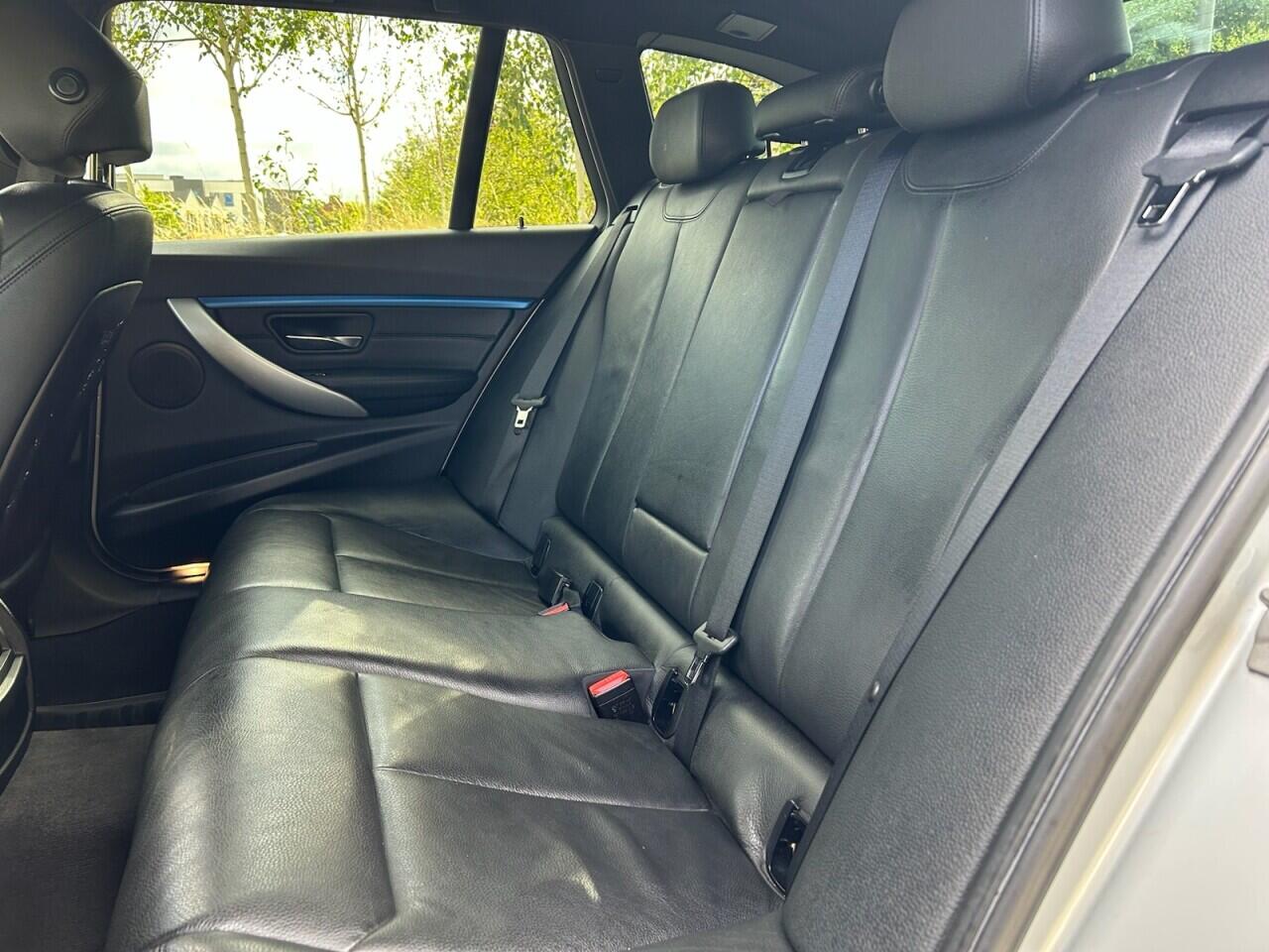 BMW 3 Series view 23