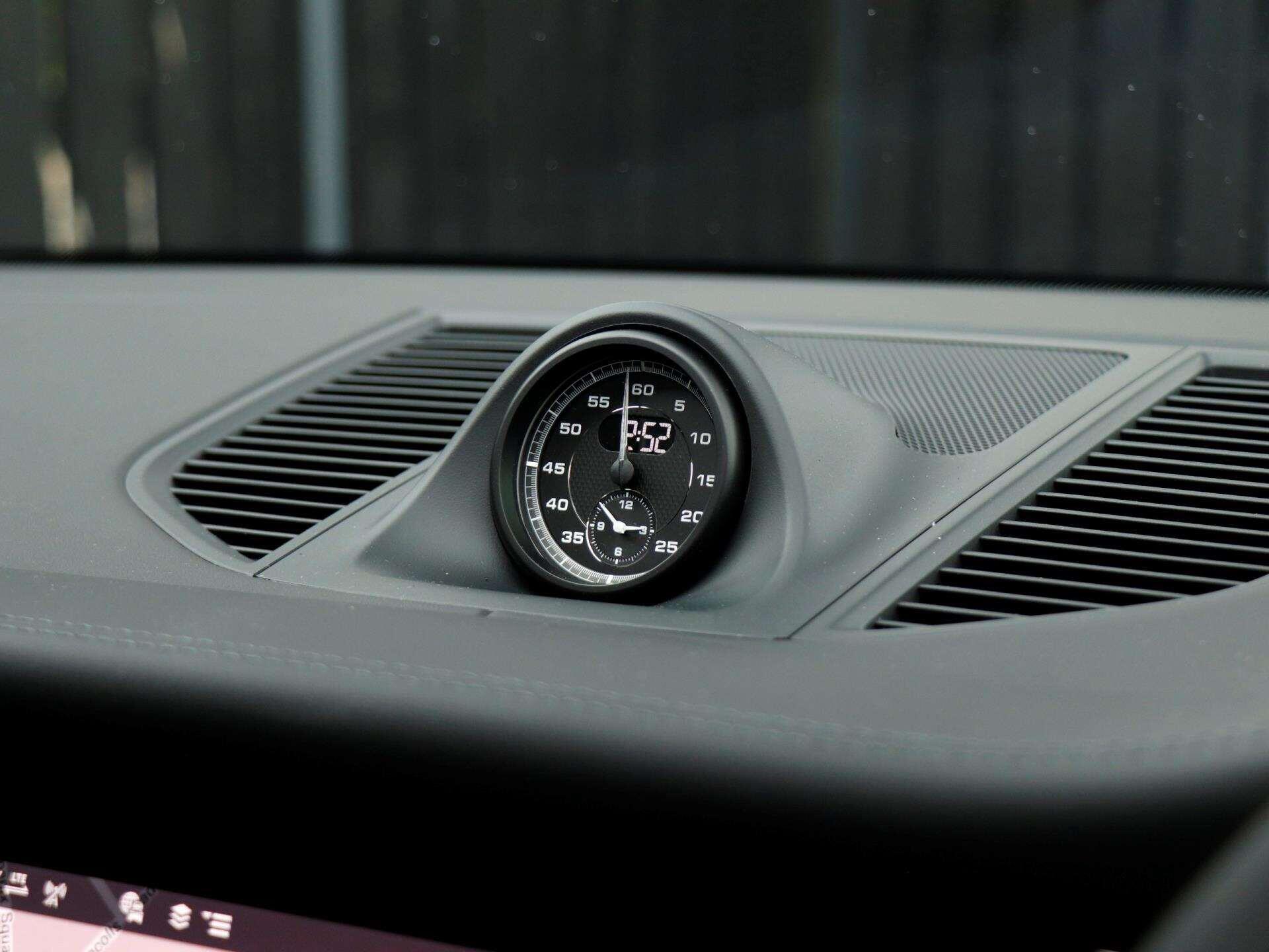 Porsche Macan view 14
