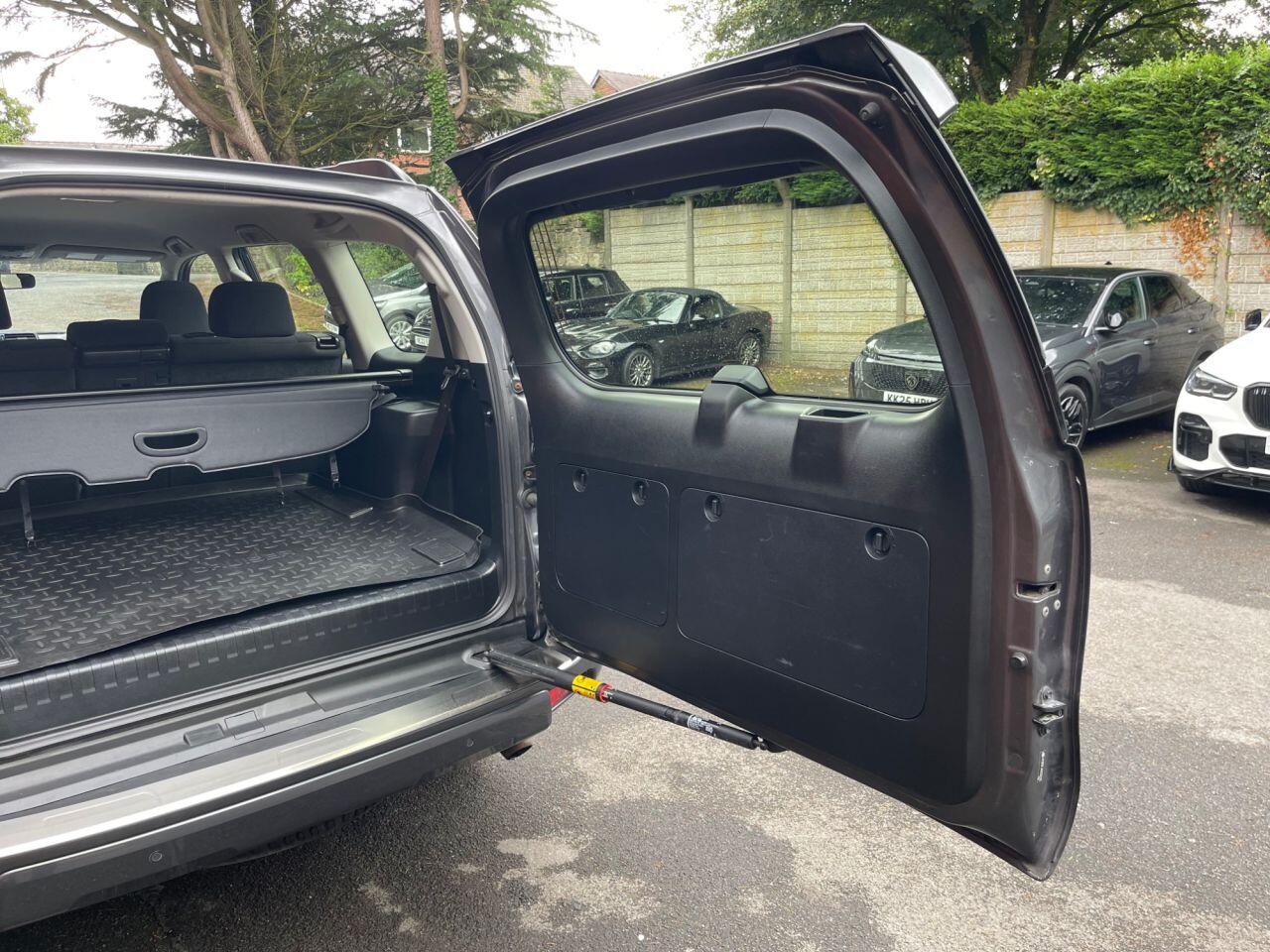 Toyota Land Cruiser view 23